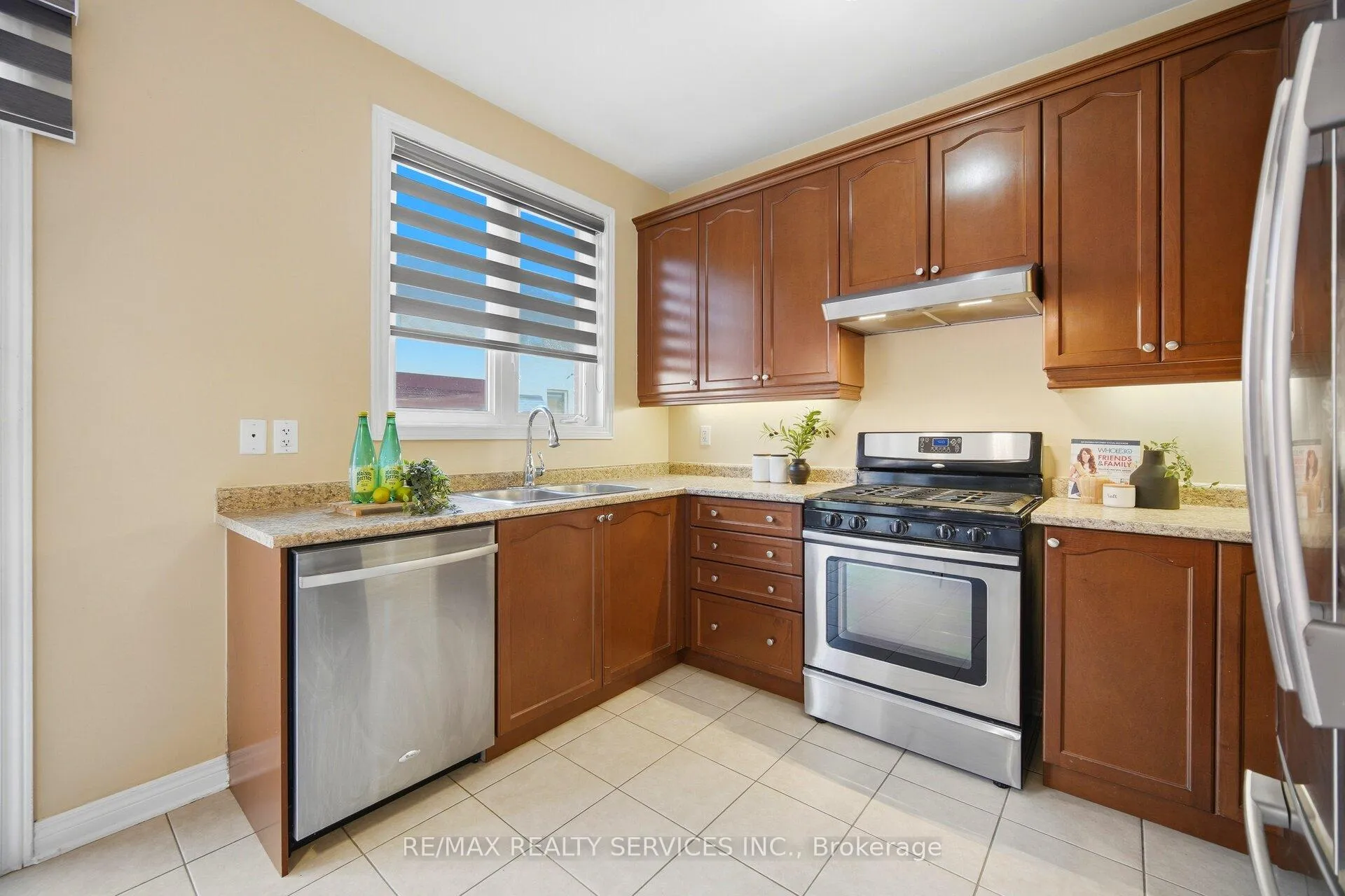 Photo 16 of 22 Everingham Circle, Brampton, Sandringham-Wellington — HOMEH