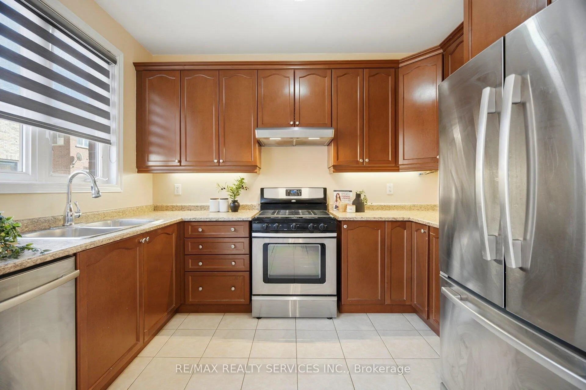 Photo 17 of 22 Everingham Circle, Brampton, Sandringham-Wellington — HOMEH
