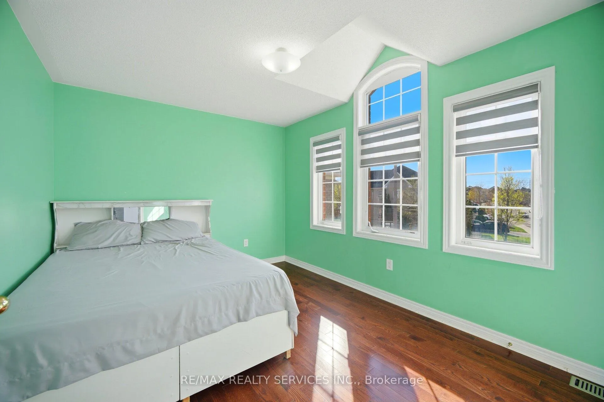 Photo 30 of 22 Everingham Circle, Brampton, Sandringham-Wellington — HOMEH