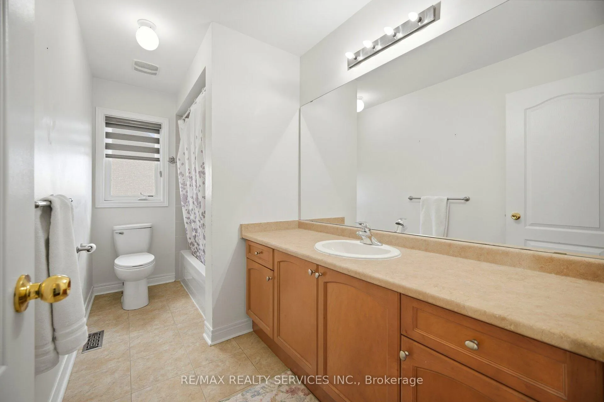 Photo 37 of 22 Everingham Circle, Brampton, Sandringham-Wellington — HOMEH