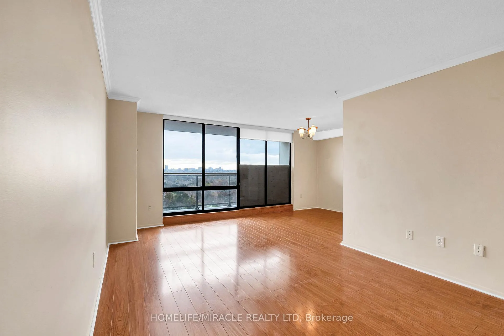 Photo 7 of Unit 905, 177 Linus Road, North York, Don Valley Village — HOMEH