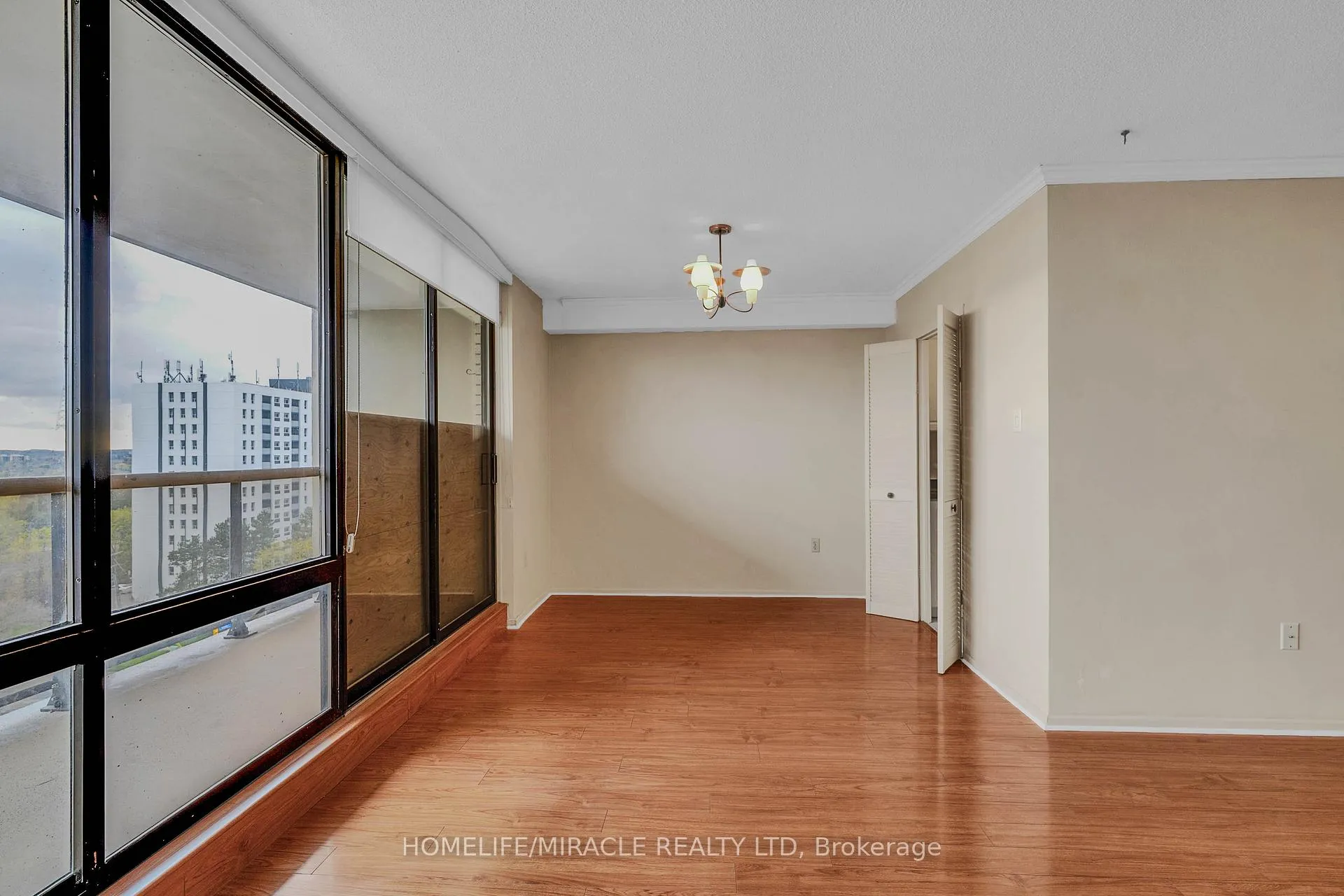Photo 8 of Unit 905, 177 Linus Road, North York, Don Valley Village — HOMEH