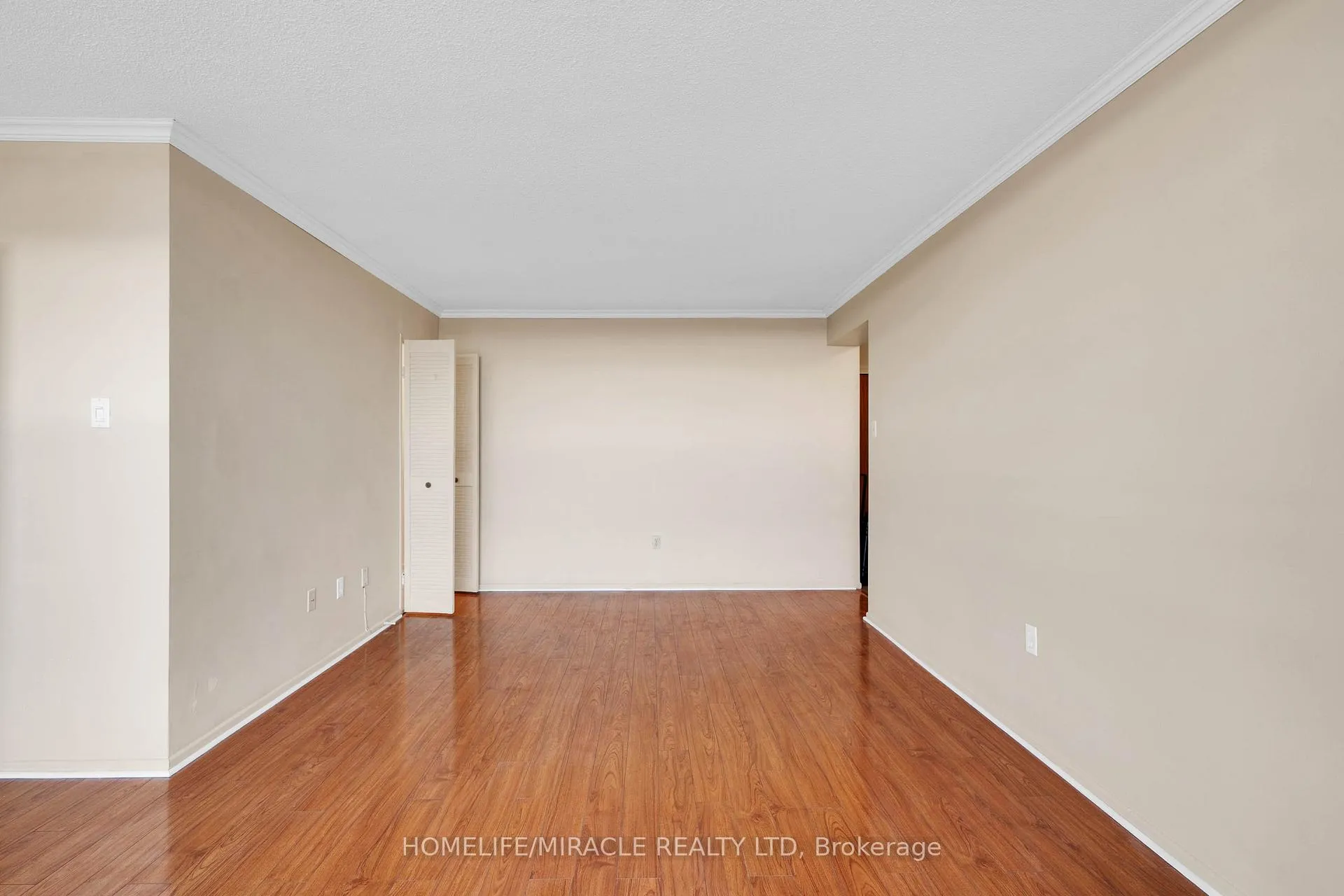 Photo 9 of Unit 905, 177 Linus Road, North York, Don Valley Village — HOMEH