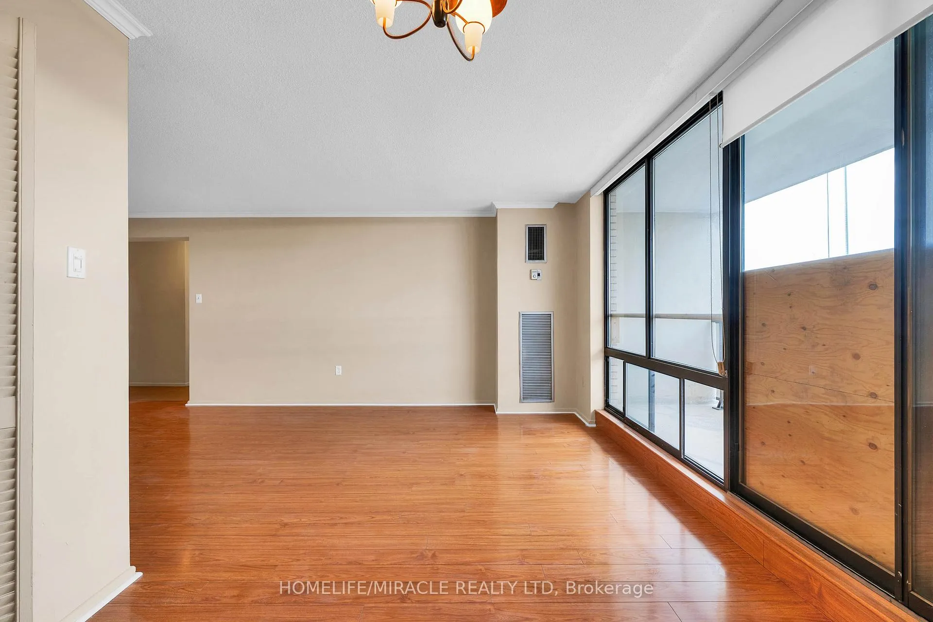 Photo 10 of Unit 905, 177 Linus Road, North York, Don Valley Village — HOMEH