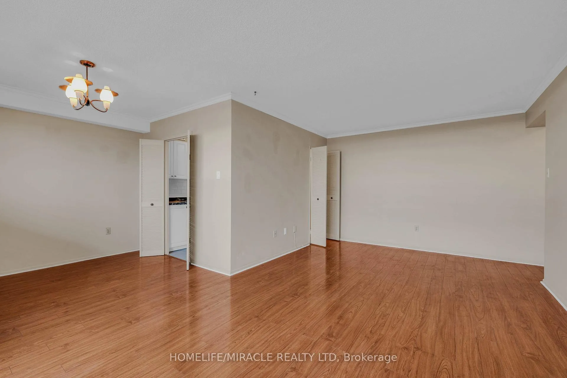 Photo 11 of Unit 905, 177 Linus Road, North York, Don Valley Village — HOMEH