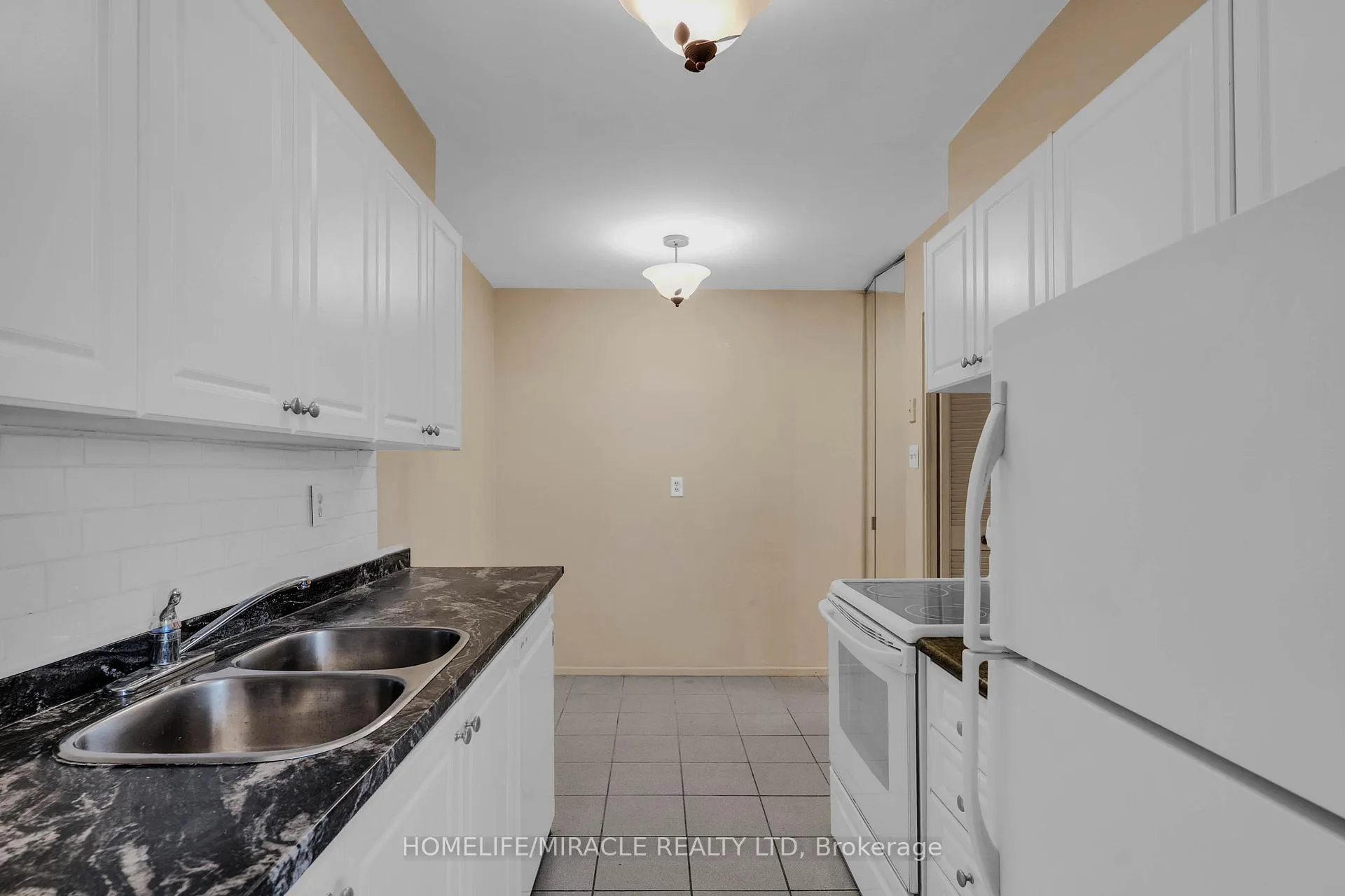 Photo 12 of Unit 905, 177 Linus Road, North York, Don Valley Village — HOMEH