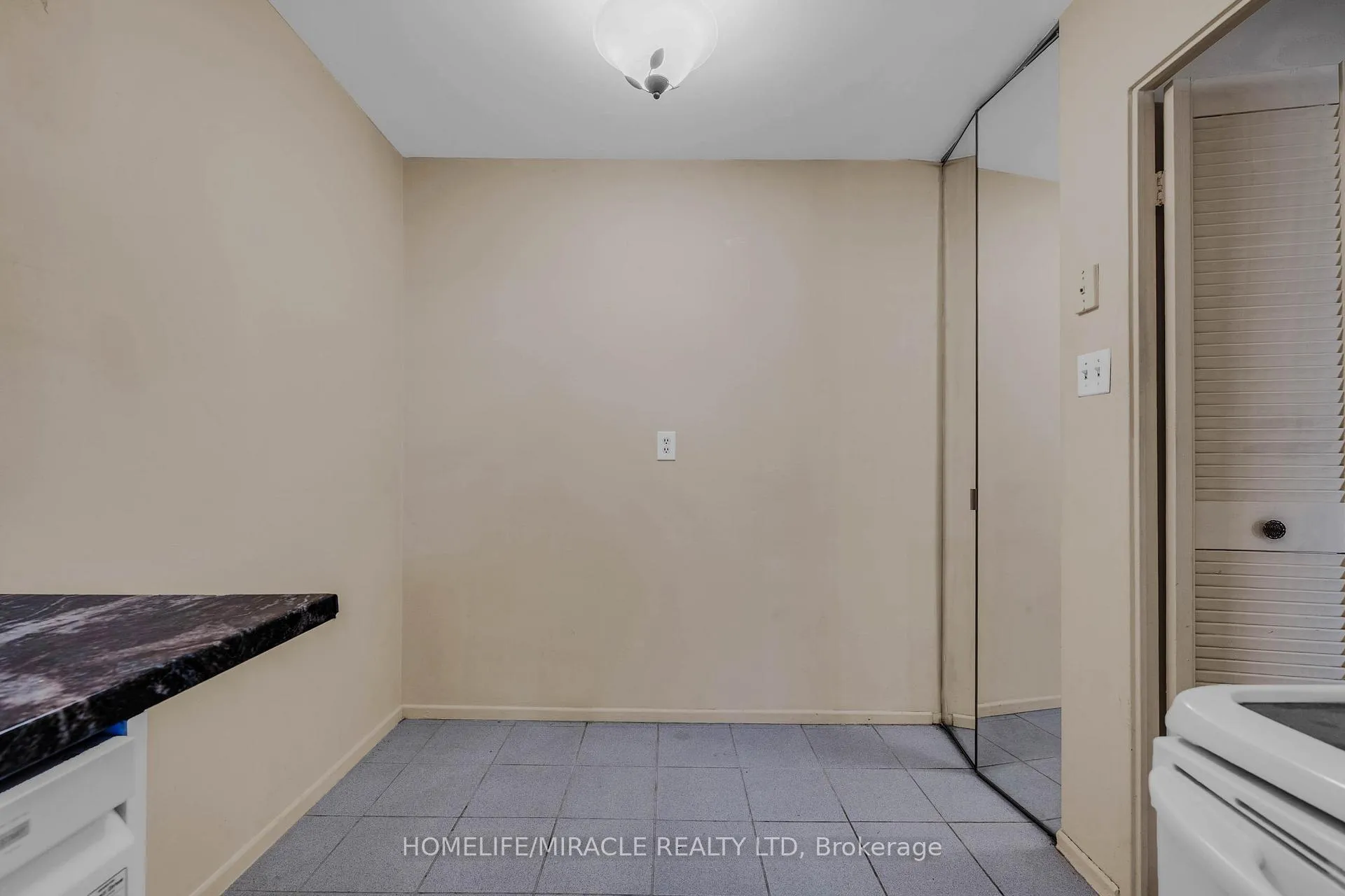 Photo 14 of Unit 905, 177 Linus Road, North York, Don Valley Village — HOMEH