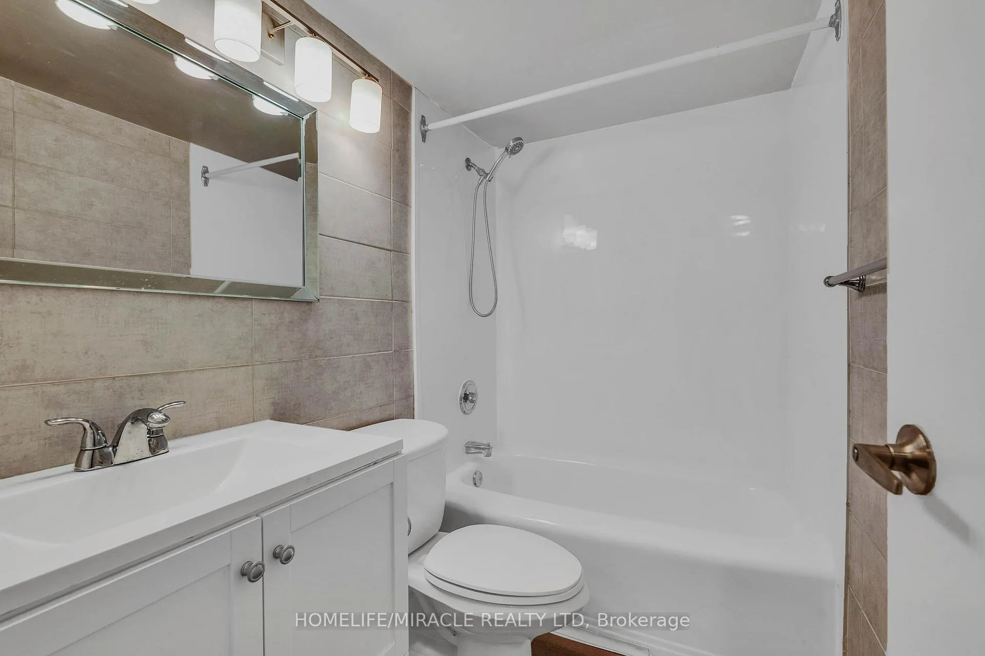 Photo 21 of Unit 905, 177 Linus Road, North York, Don Valley Village — HOMEH