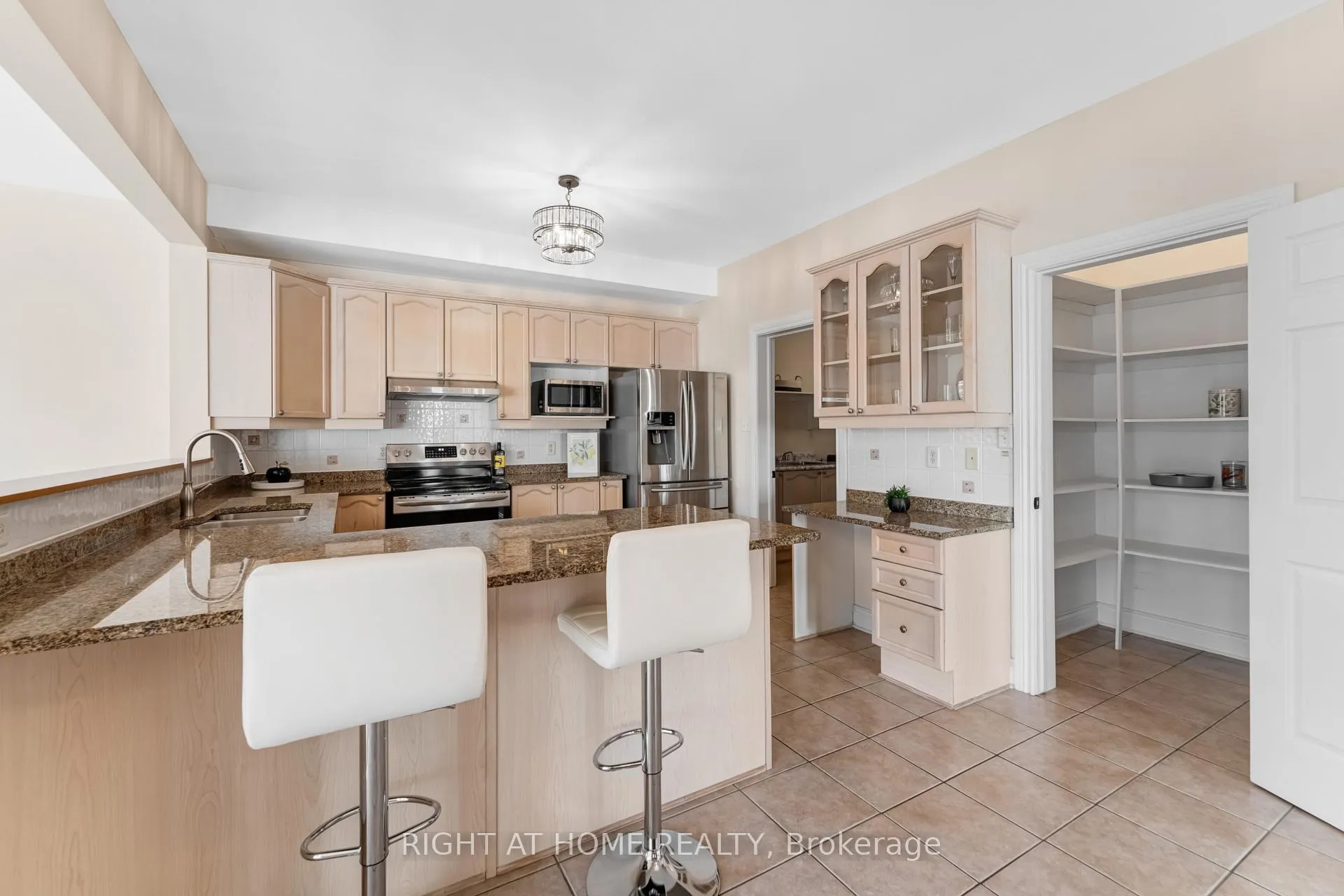 Photo 13 of 409 Beatrice Drive, Ottawa, Barrhaven - Longfields — HOMEH