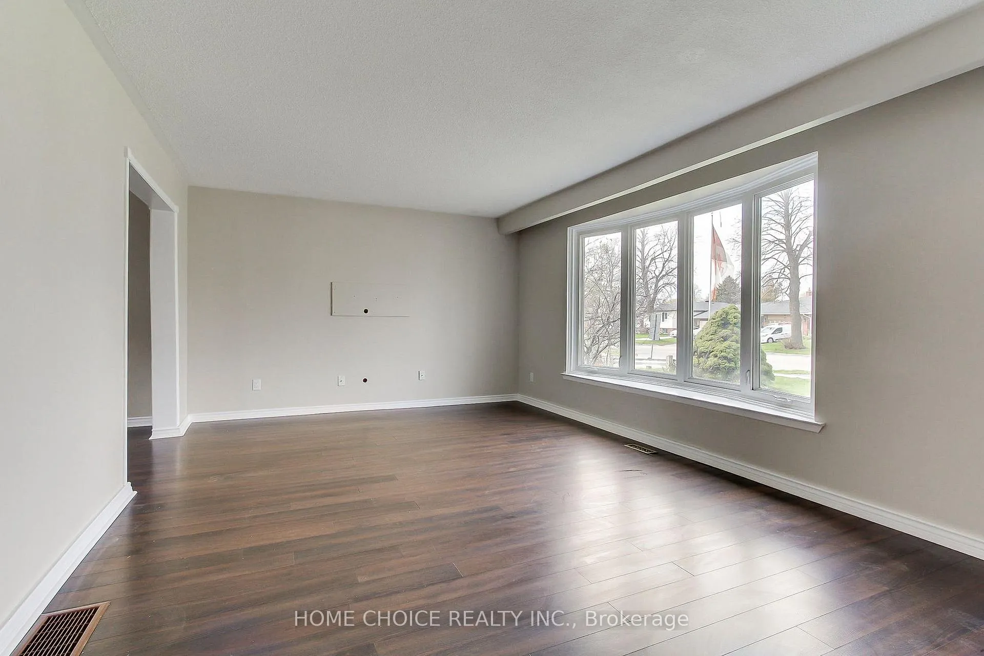 Photo 9 of 140 Michael Boulevard, Whitby, Lynde Creek — HOMEH
