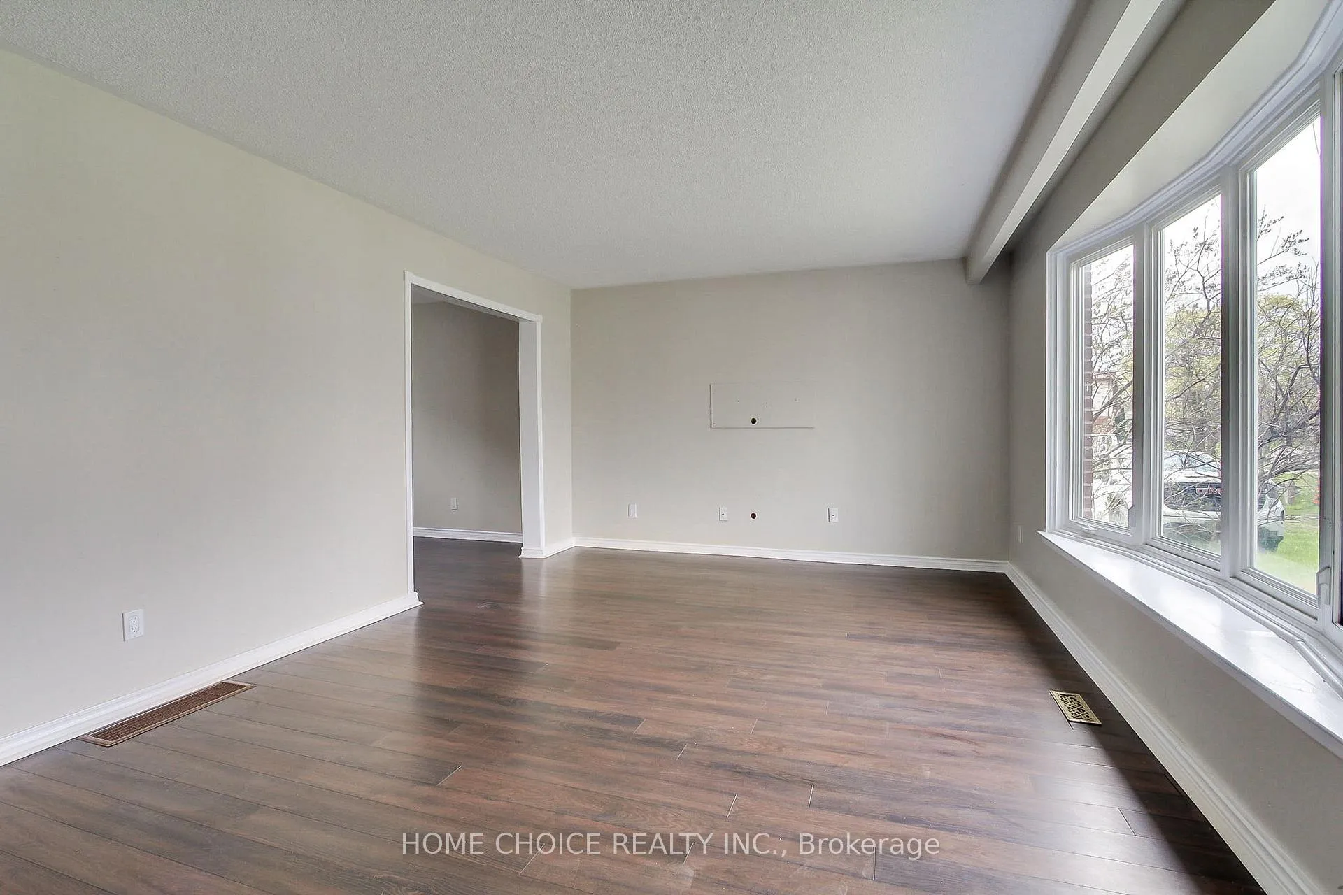 Photo 10 of 140 Michael Boulevard, Whitby, Lynde Creek — HOMEH