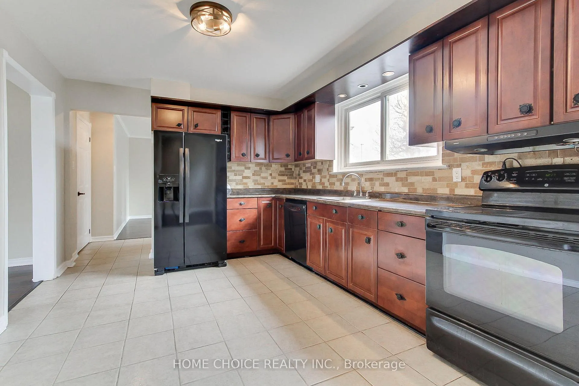 Photo 15 of 140 Michael Boulevard, Whitby, Lynde Creek — HOMEH