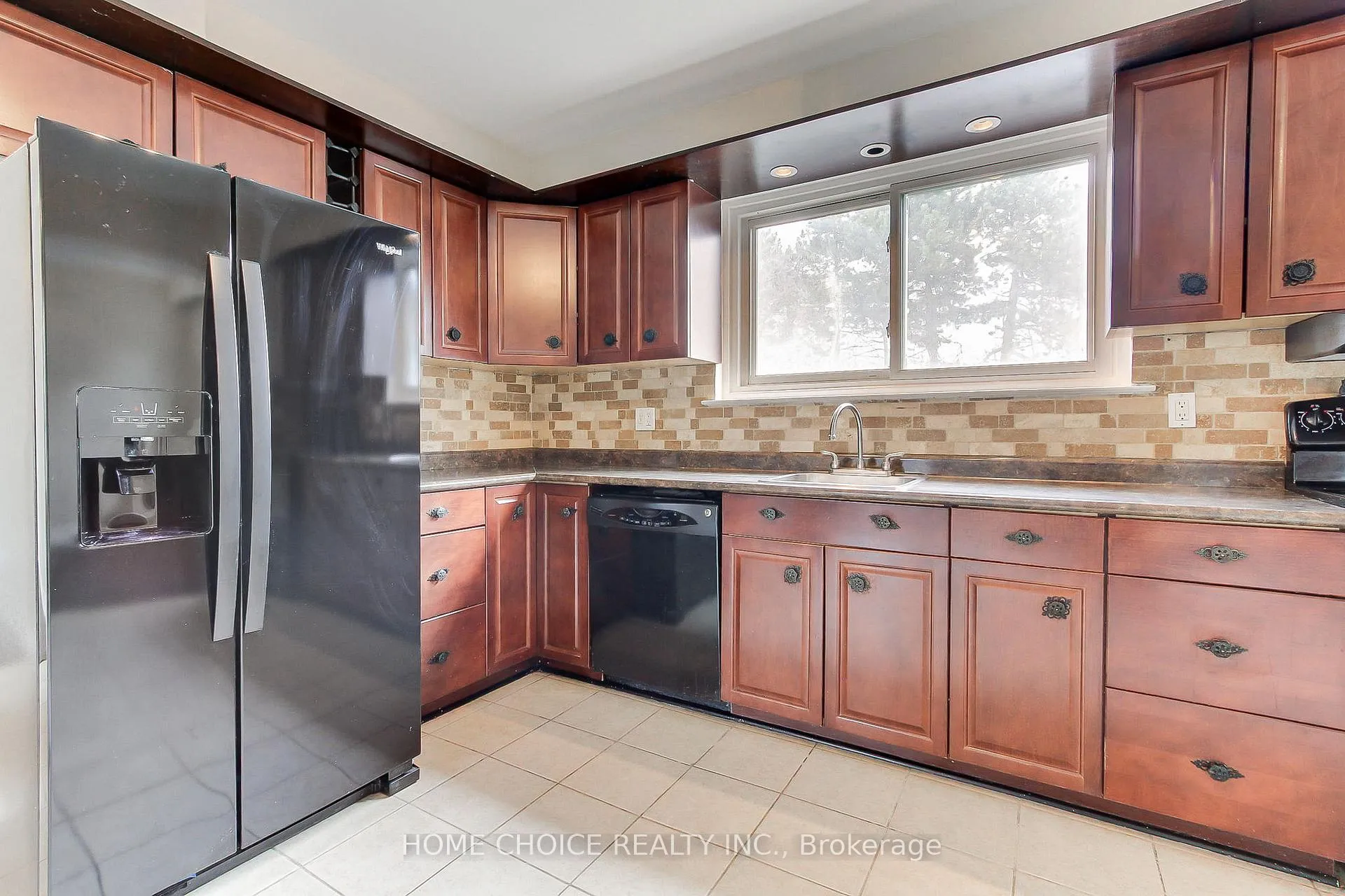 Photo 16 of 140 Michael Boulevard, Whitby, Lynde Creek — HOMEH