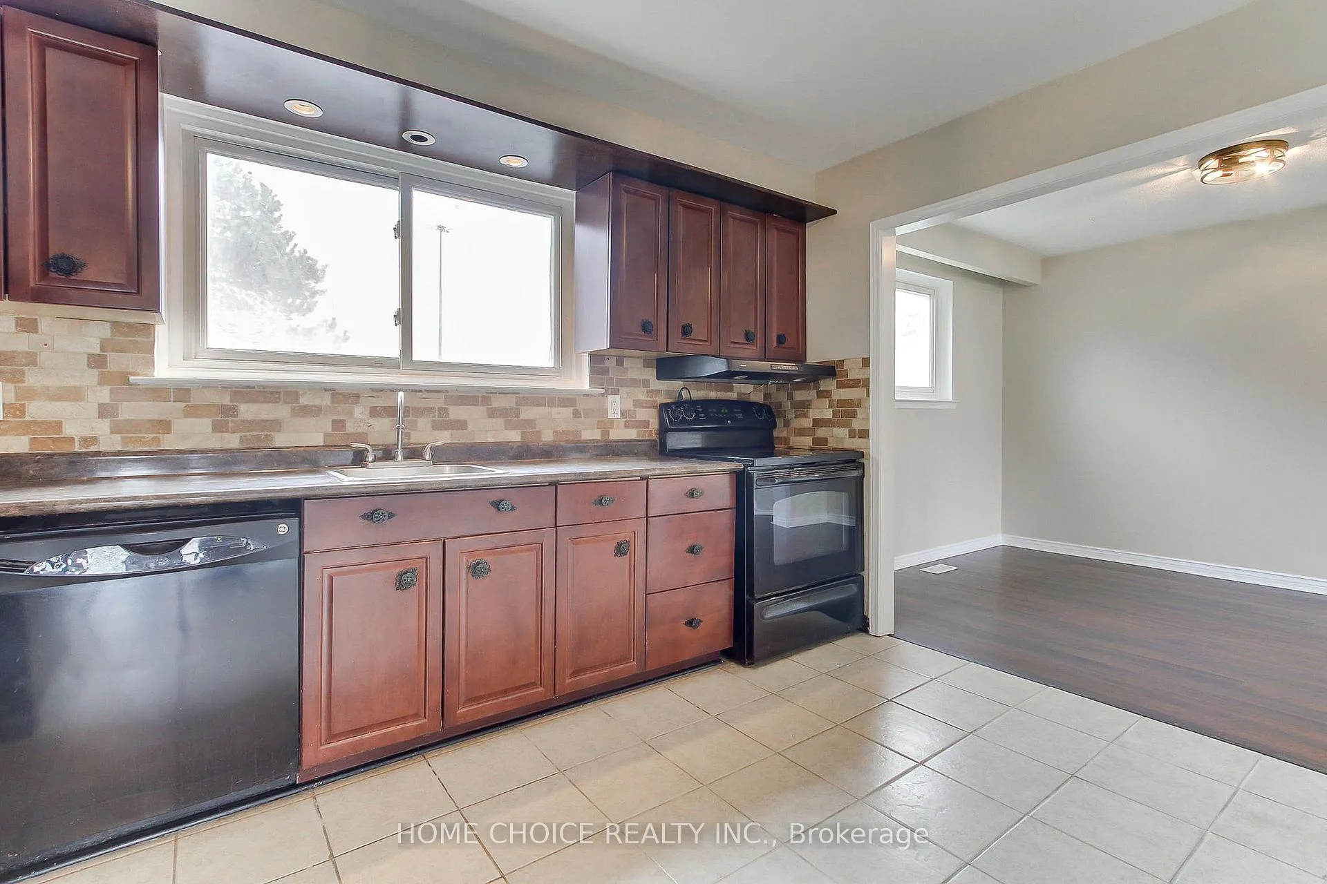 Photo 17 of 140 Michael Boulevard, Whitby, Lynde Creek — HOMEH