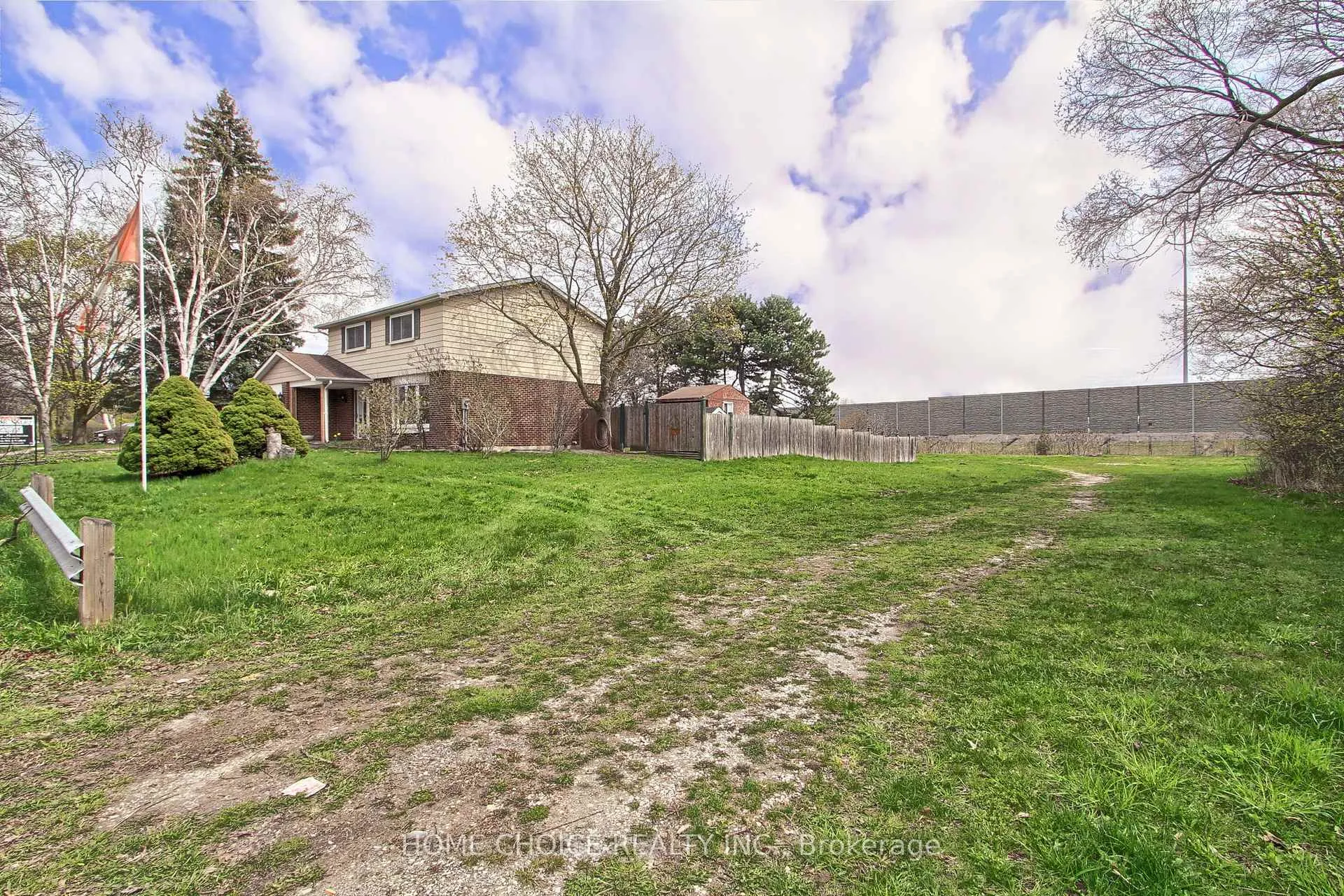 Photo 40 of 140 Michael Boulevard, Whitby, Lynde Creek — HOMEH