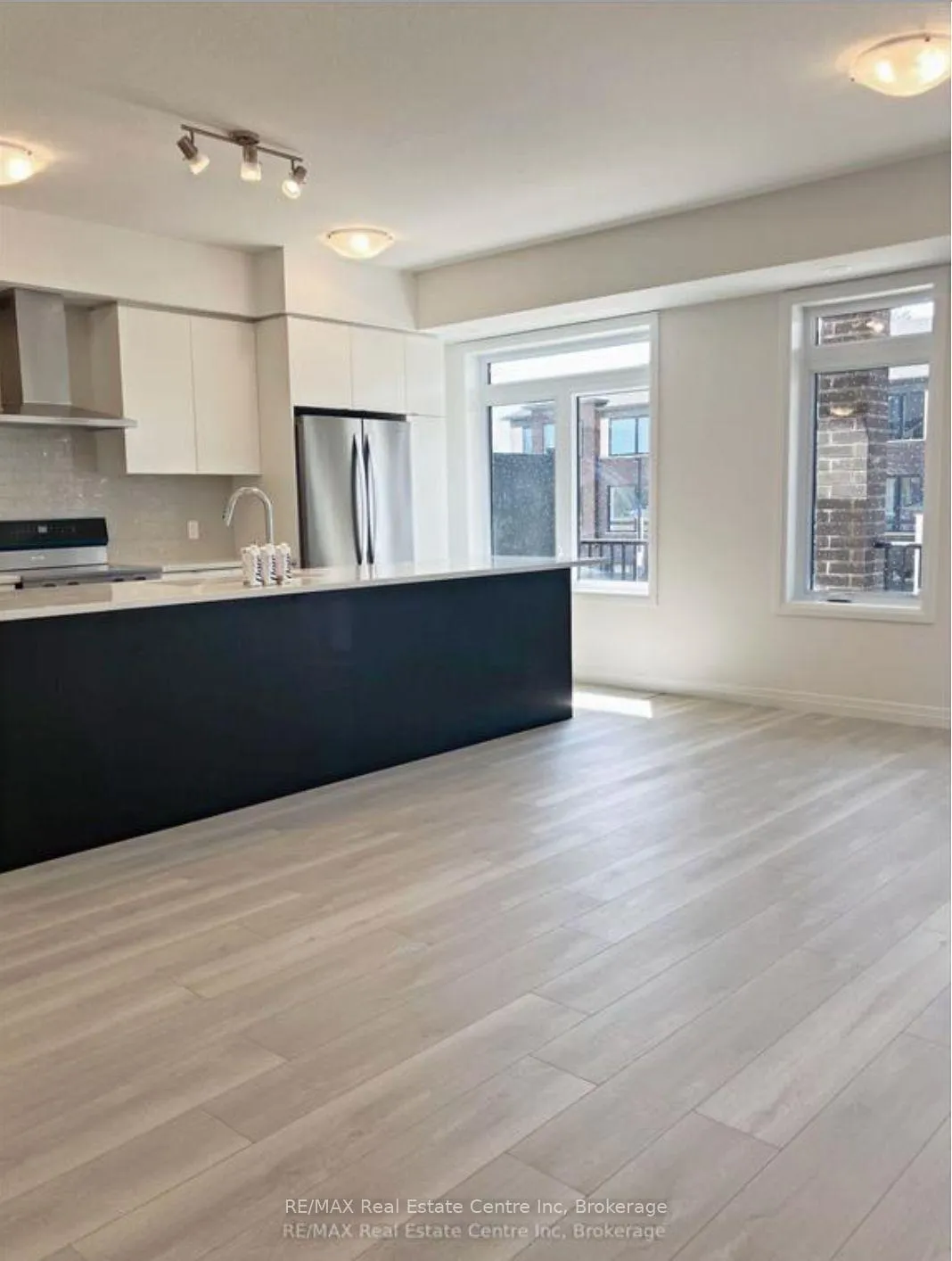 Photo 2 of 57 Thatcher Drive, Guelph, Kortright East — HOMEH