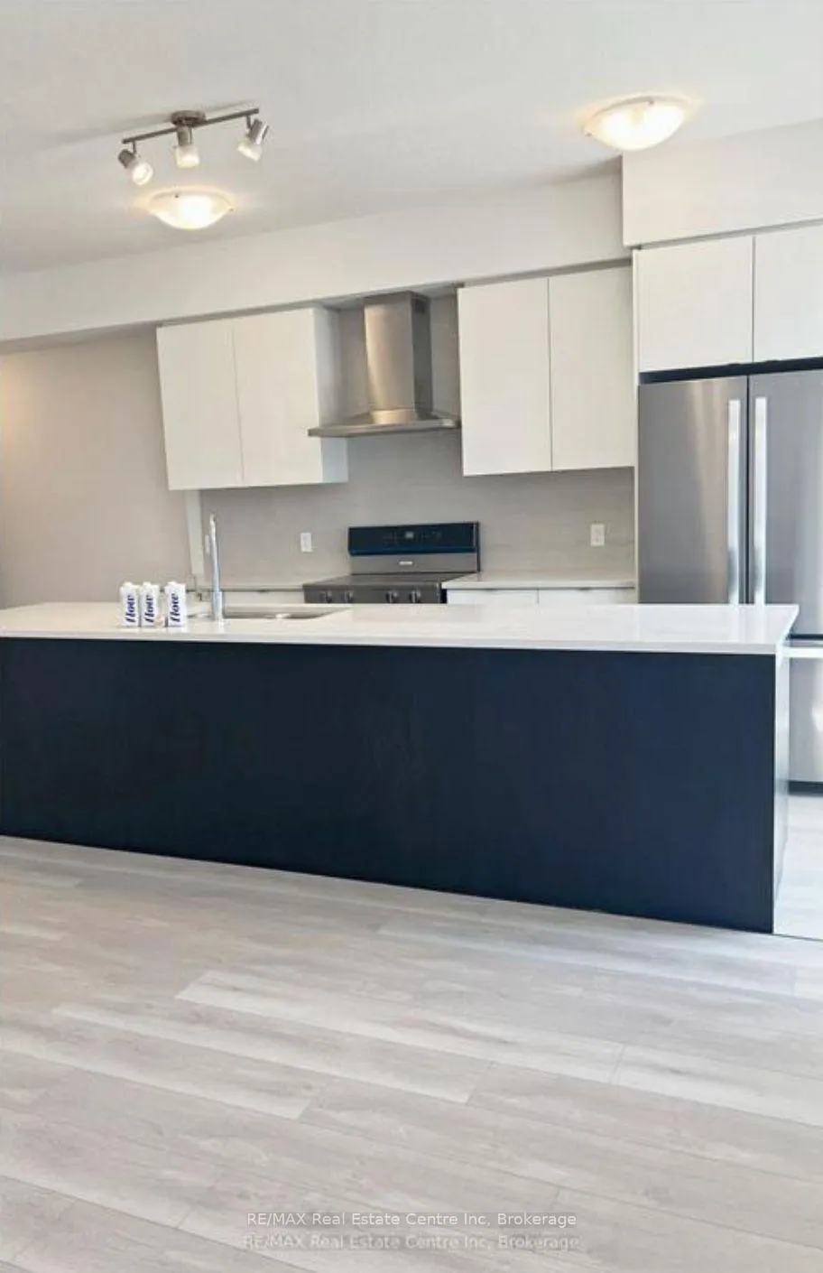Photo 4 of 57 Thatcher Drive, Guelph, Kortright East — HOMEH