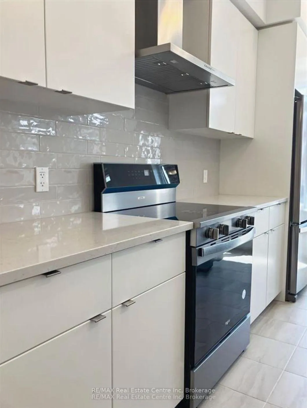 Photo 5 of 57 Thatcher Drive, Guelph, Kortright East — HOMEH