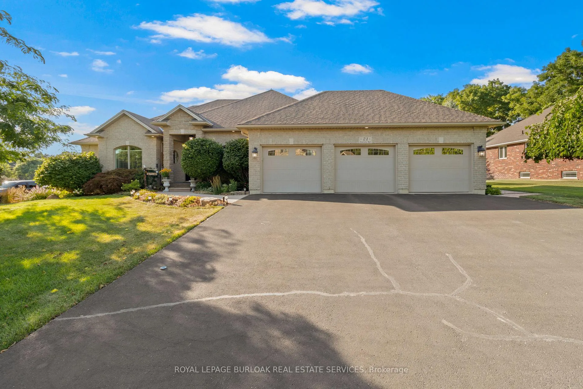 Photo 3 of 21 Farrow Road, Brantford, Oakhill Dr — HOMEH