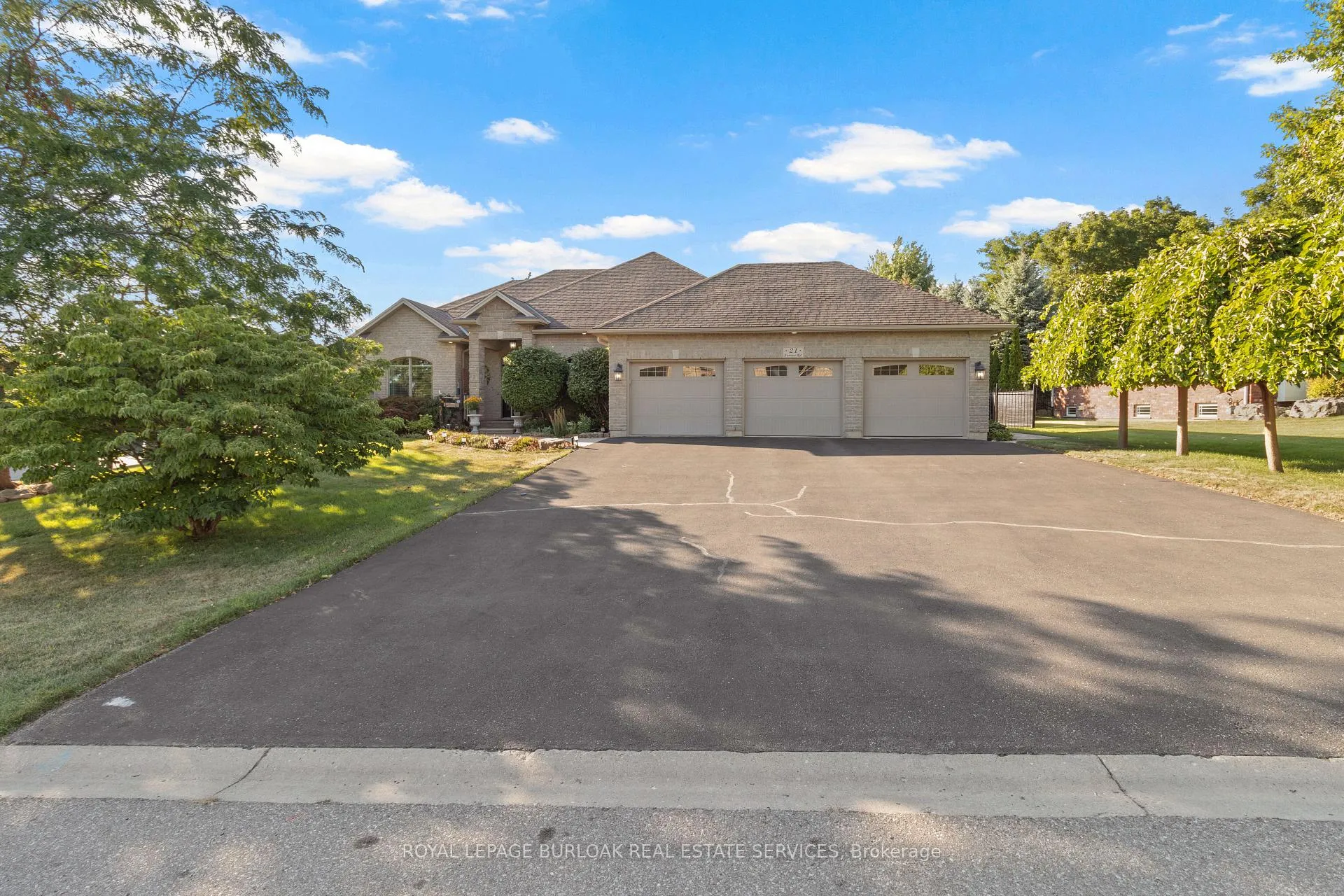 Photo 4 of 21 Farrow Road, Brantford, Oakhill Dr — HOMEH