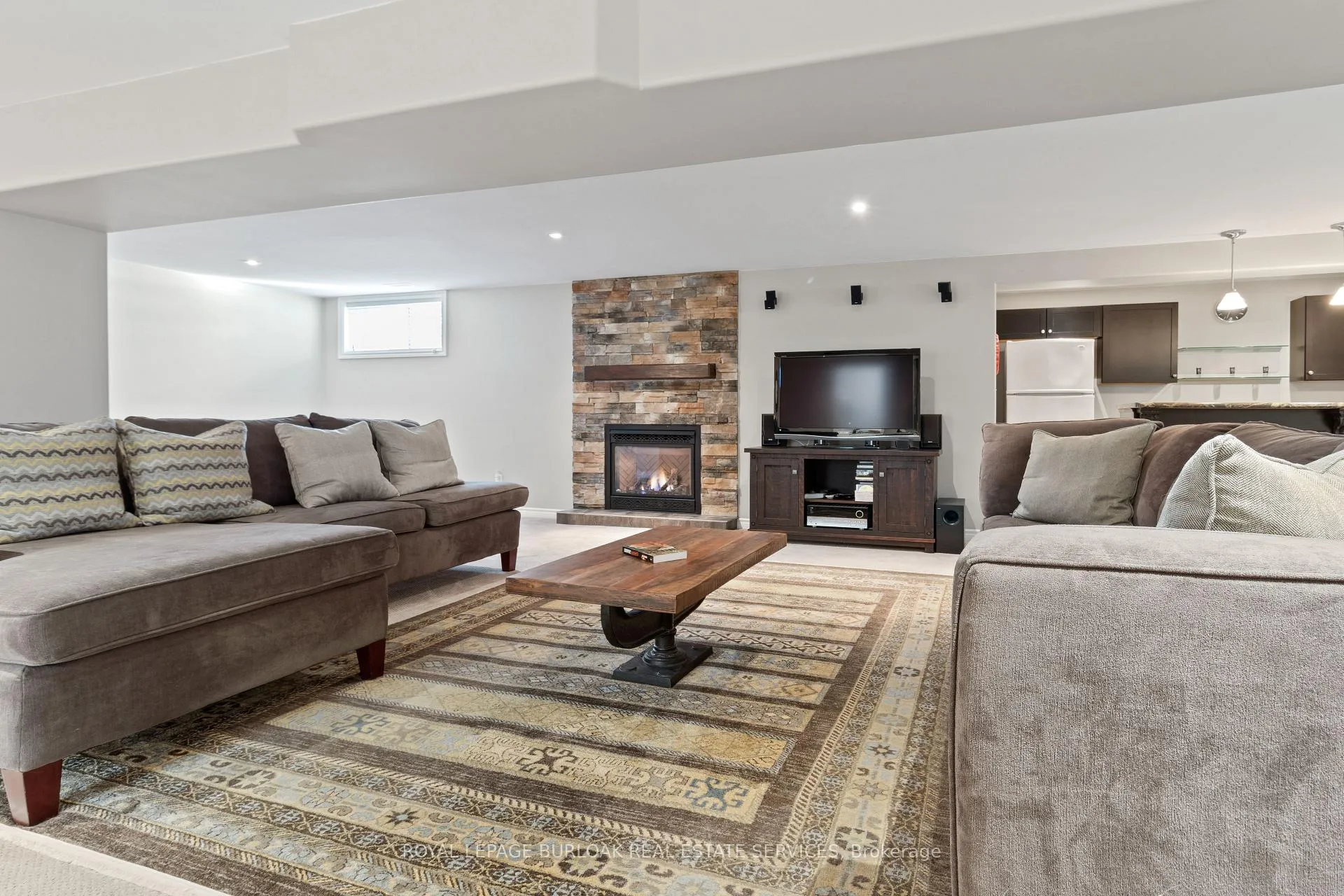 Photo 34 of 21 Farrow Road, Brantford, Oakhill Dr — HOMEH