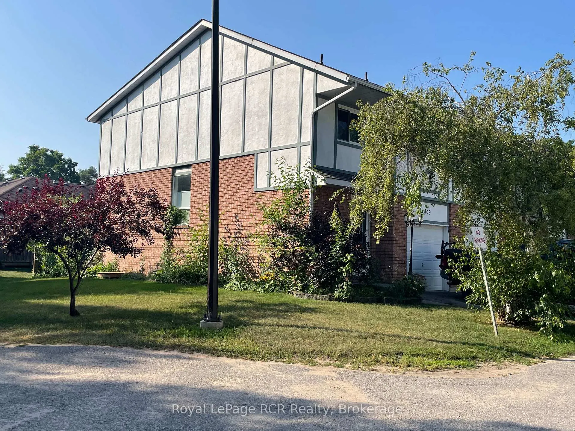Photo 1 of 409 Thomas Street, Clearview, Stayner — HOMEH