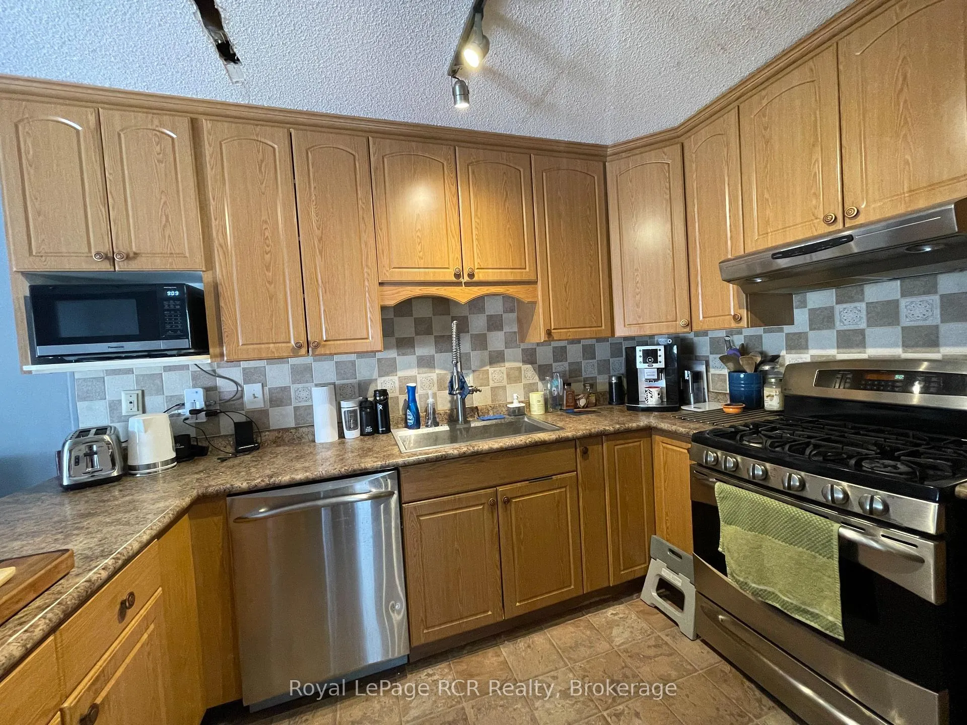 Photo 9 of 409 Thomas Street, Clearview, Stayner — HOMEH