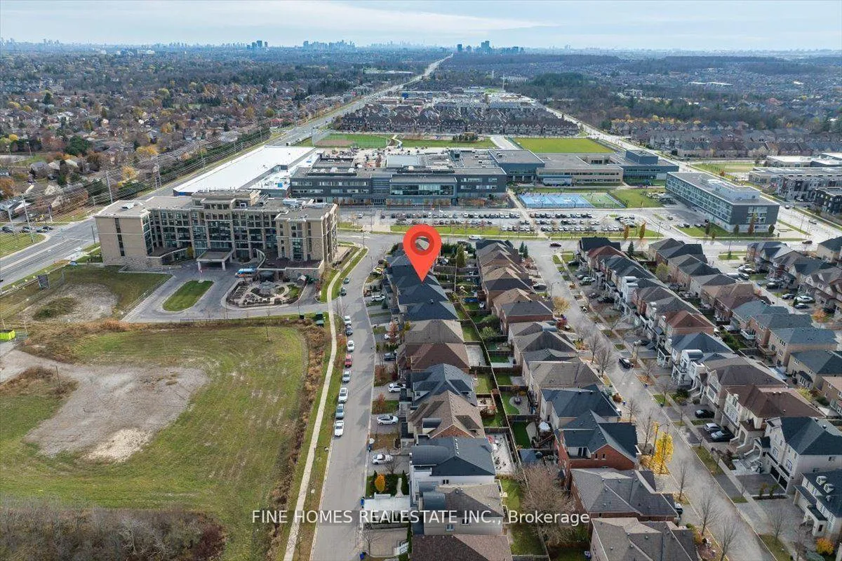 Photo 2 of 26 Gesher Crescent, Vaughan, Patterson — HOMEH