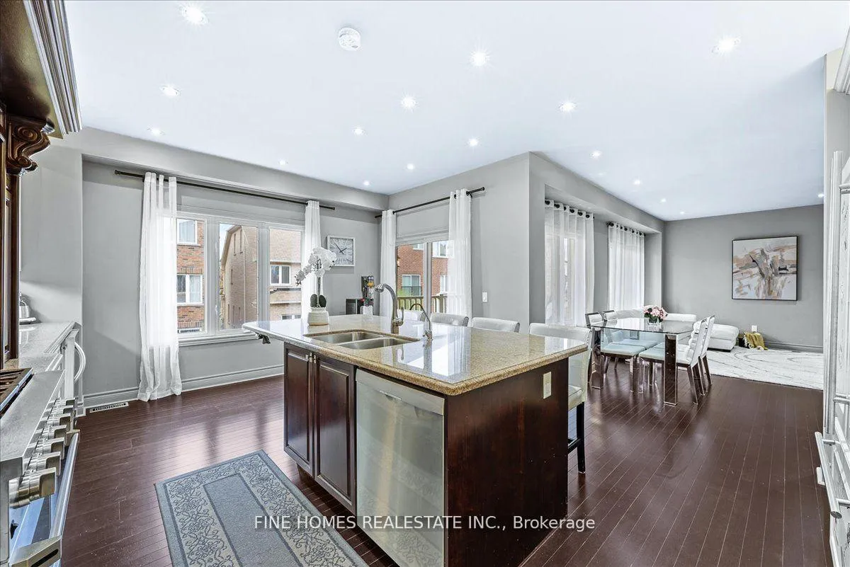 Photo 13 of 26 Gesher Crescent, Vaughan, Patterson — HOMEH