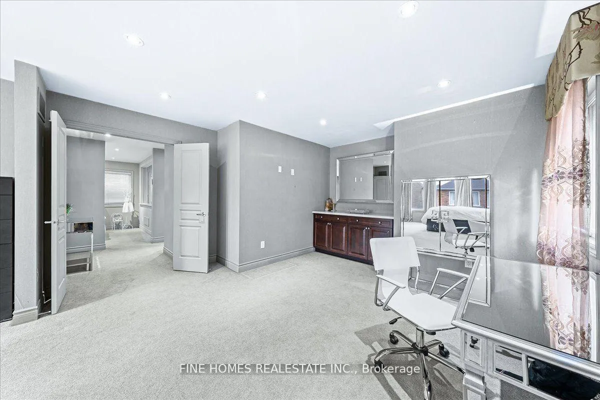 Photo 16 of 26 Gesher Crescent, Vaughan, Patterson — HOMEH