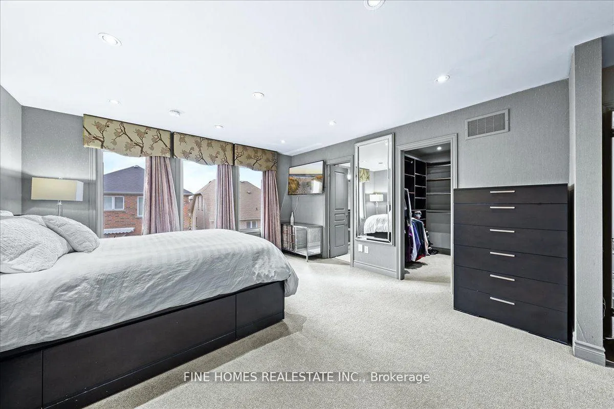 Photo 17 of 26 Gesher Crescent, Vaughan, Patterson — HOMEH
