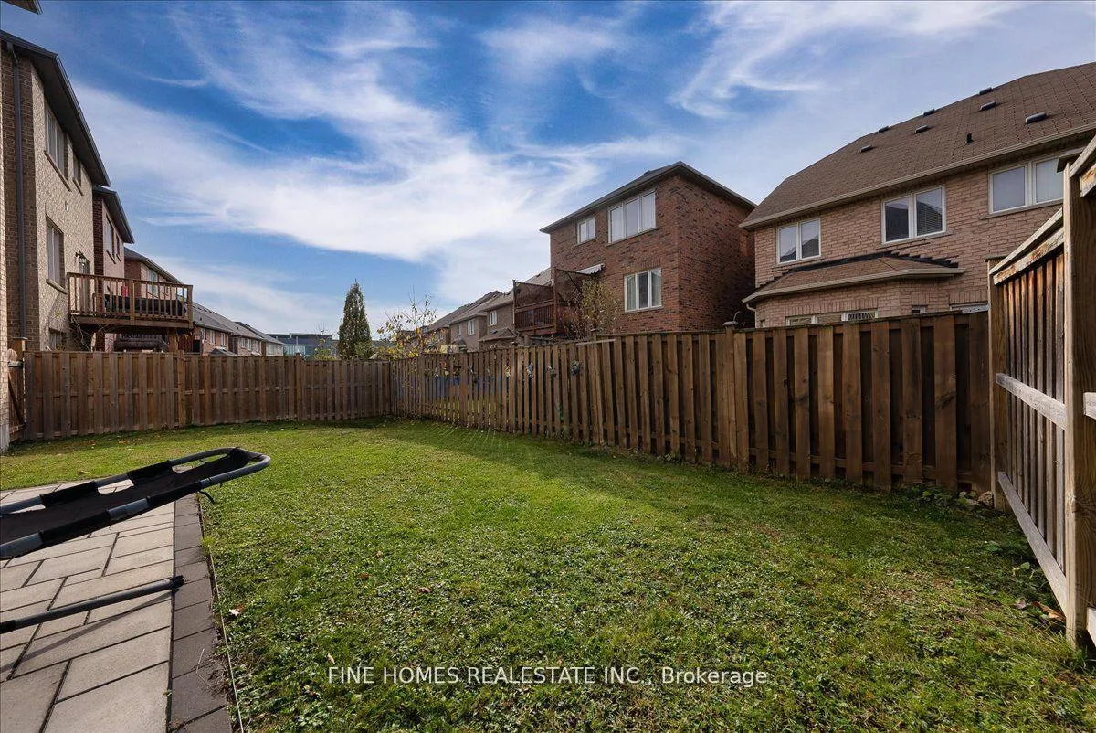 Photo 25 of 26 Gesher Crescent, Vaughan, Patterson — HOMEH