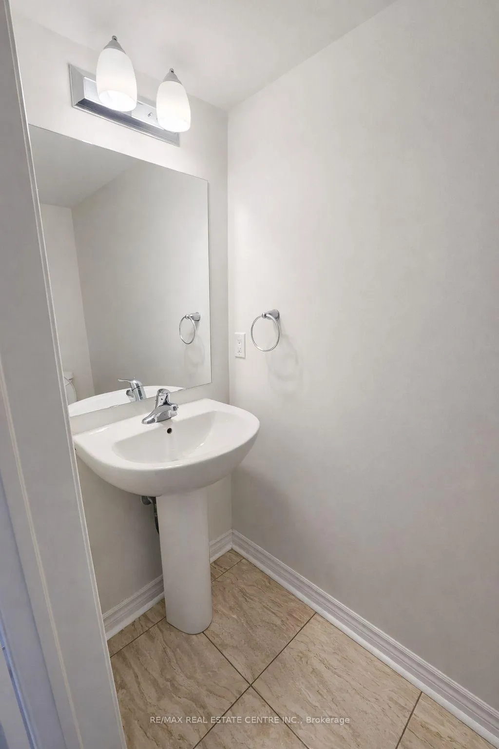 Photo 6 of Unit 382, 2387 Chevron Prince Path, Oshawa, Windfields — HOMEH