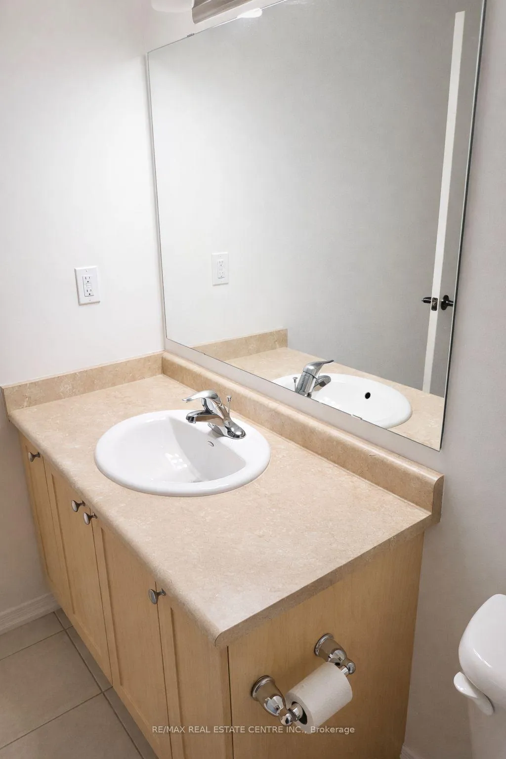 Photo 12 of Unit 382, 2387 Chevron Prince Path, Oshawa, Windfields — HOMEH