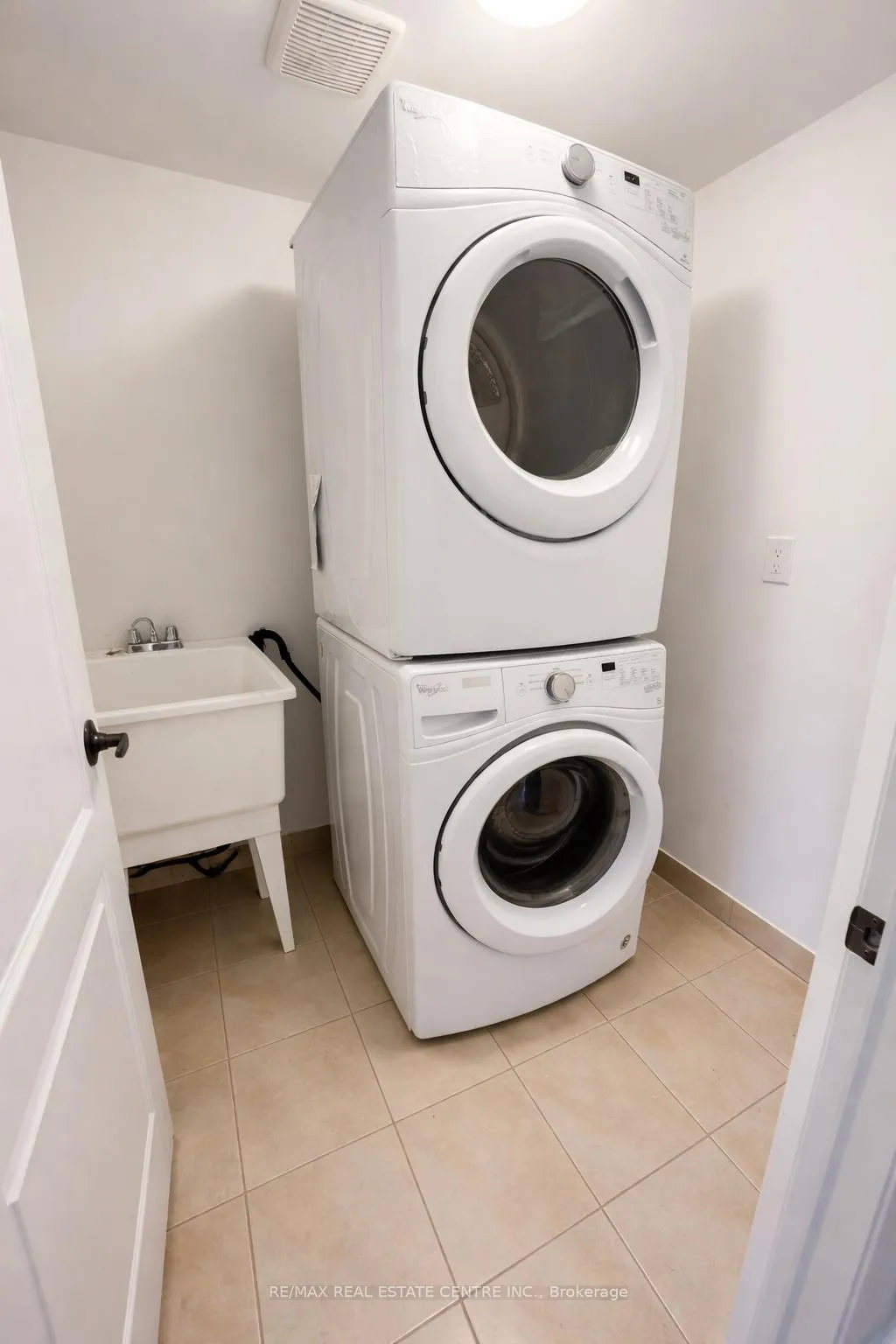 Photo 13 of Unit 382, 2387 Chevron Prince Path, Oshawa, Windfields — HOMEH