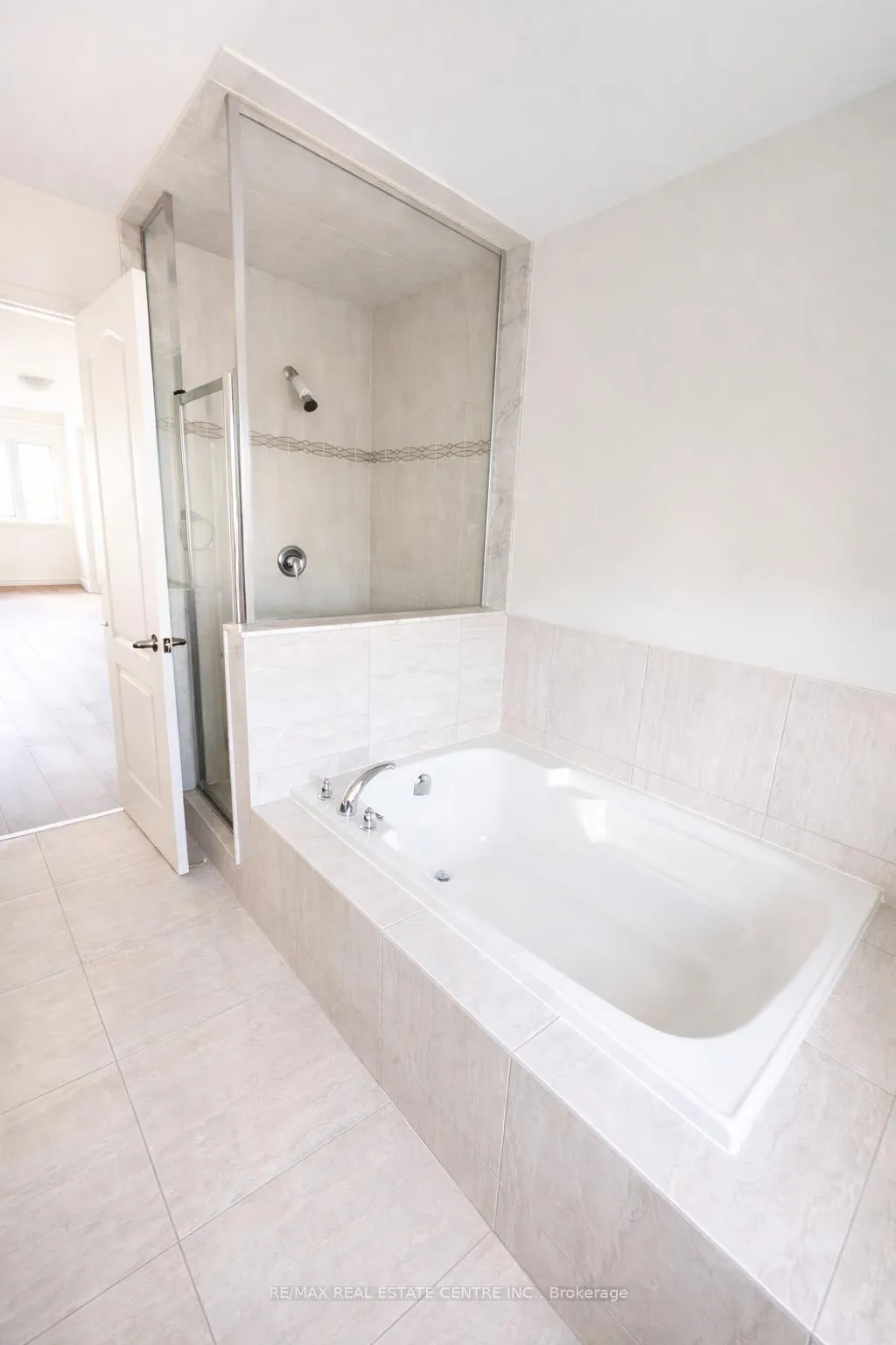 Photo 15 of Unit 382, 2387 Chevron Prince Path, Oshawa, Windfields — HOMEH