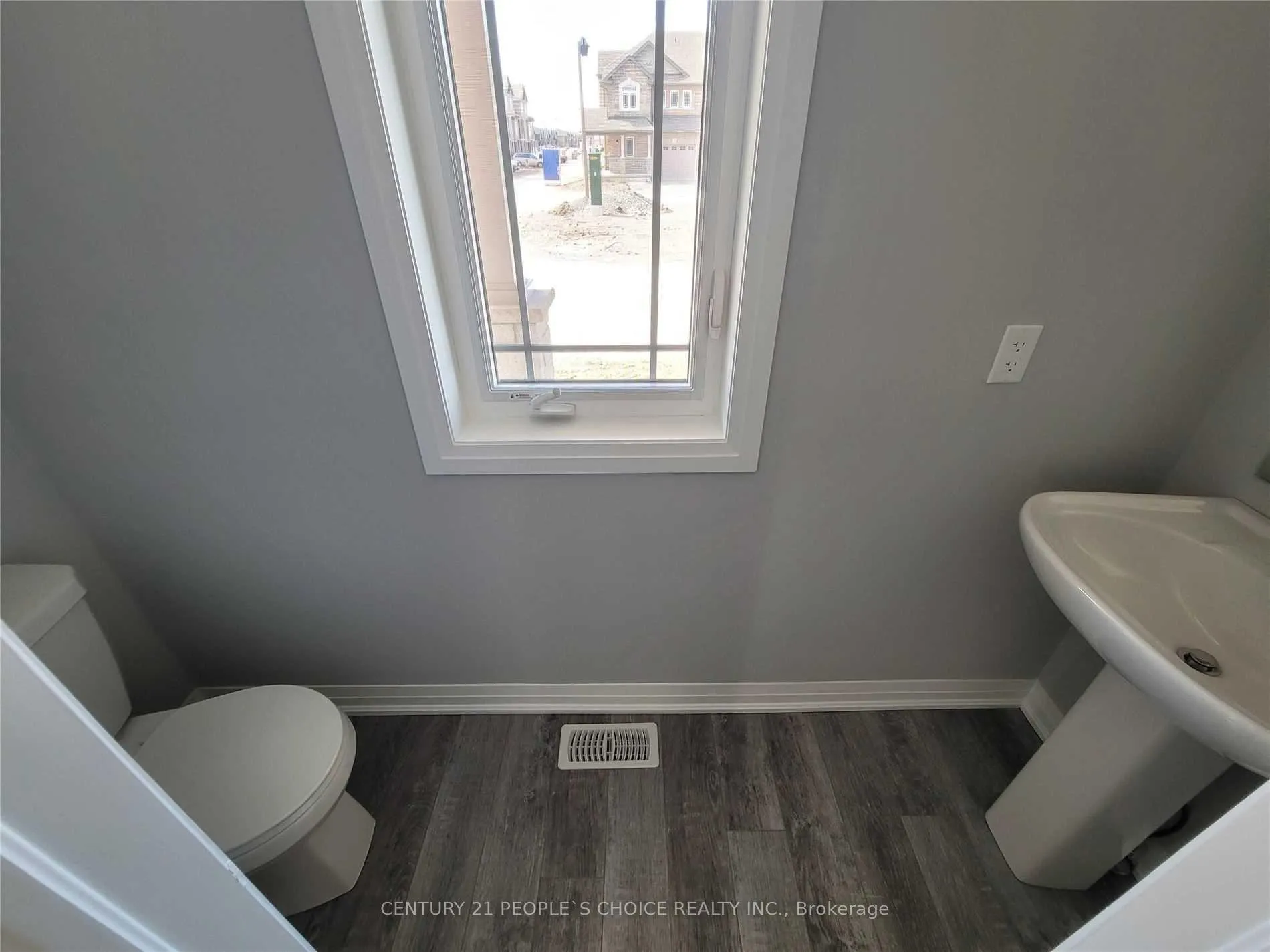 Photo 35 of 2 Loon Lane, Hamilton, Rural Glanbrook — HOMEH