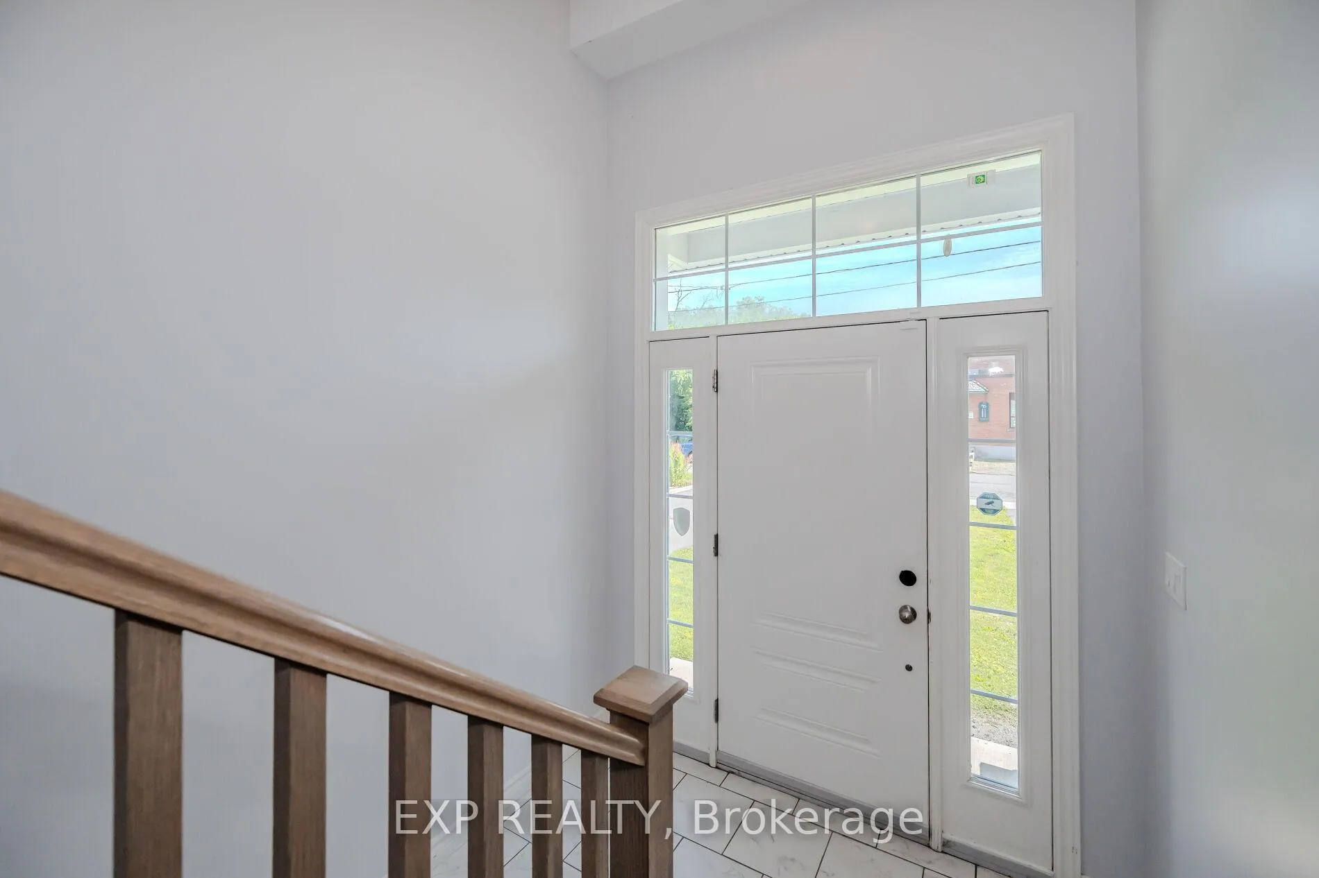 Photo 3 of Unit UPPER, 10B Lloyd Street, St. Catharines, Western Hill — HOMEH