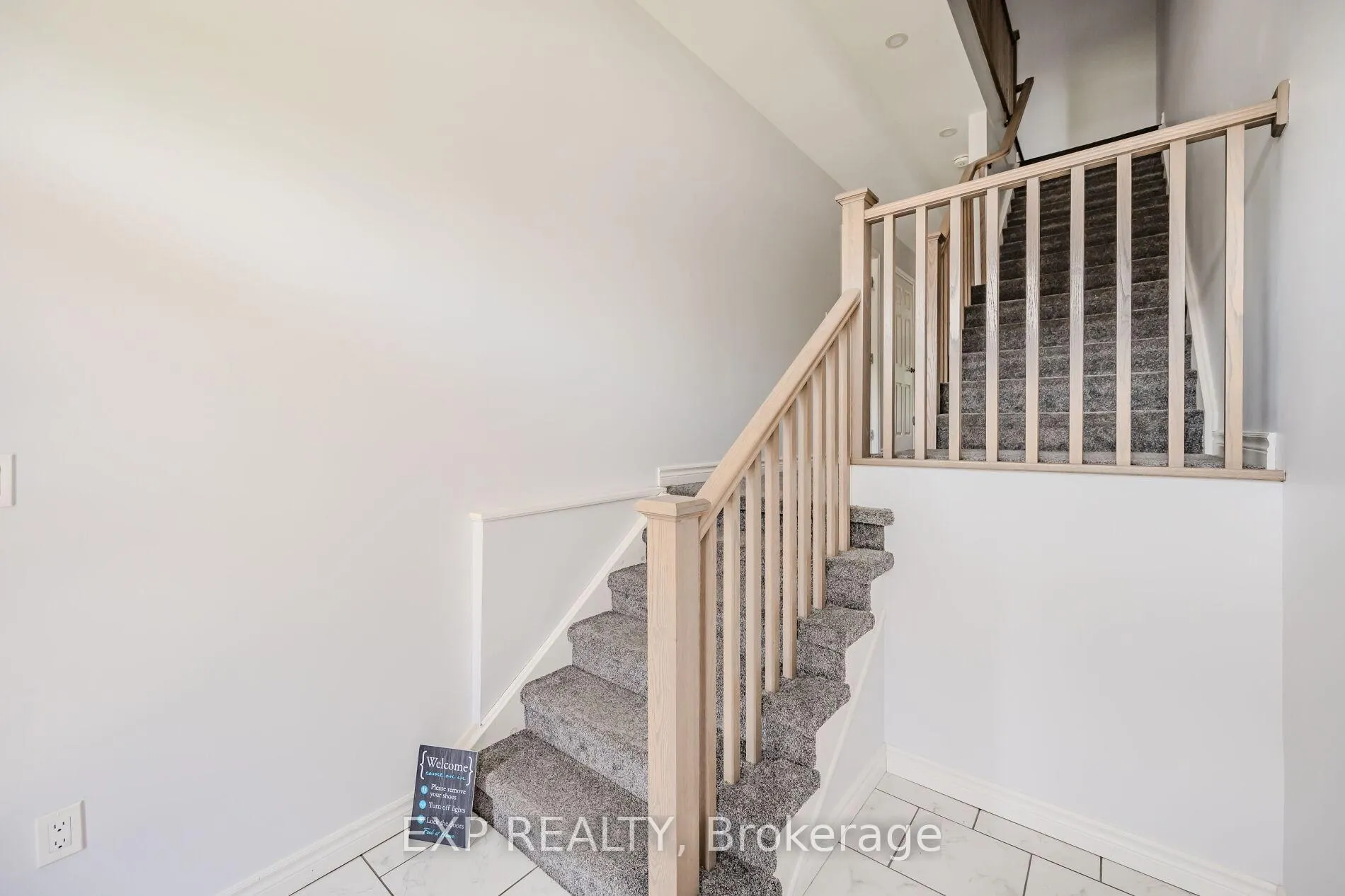 Photo 6 of Unit UPPER, 10B Lloyd Street, St. Catharines, Western Hill — HOMEH