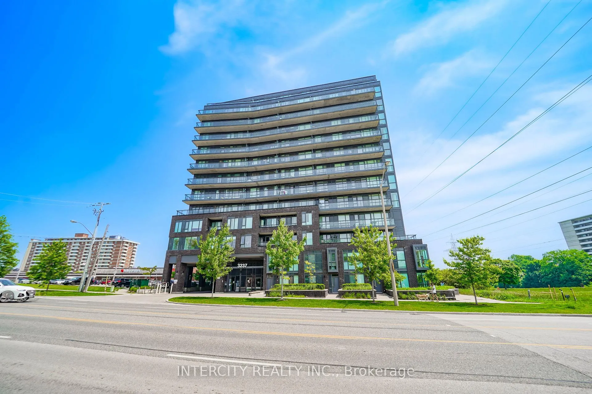 Photo 5 of Unit 611, 3237 Bayview Avenue, North York, Bayview Village — HOMEH