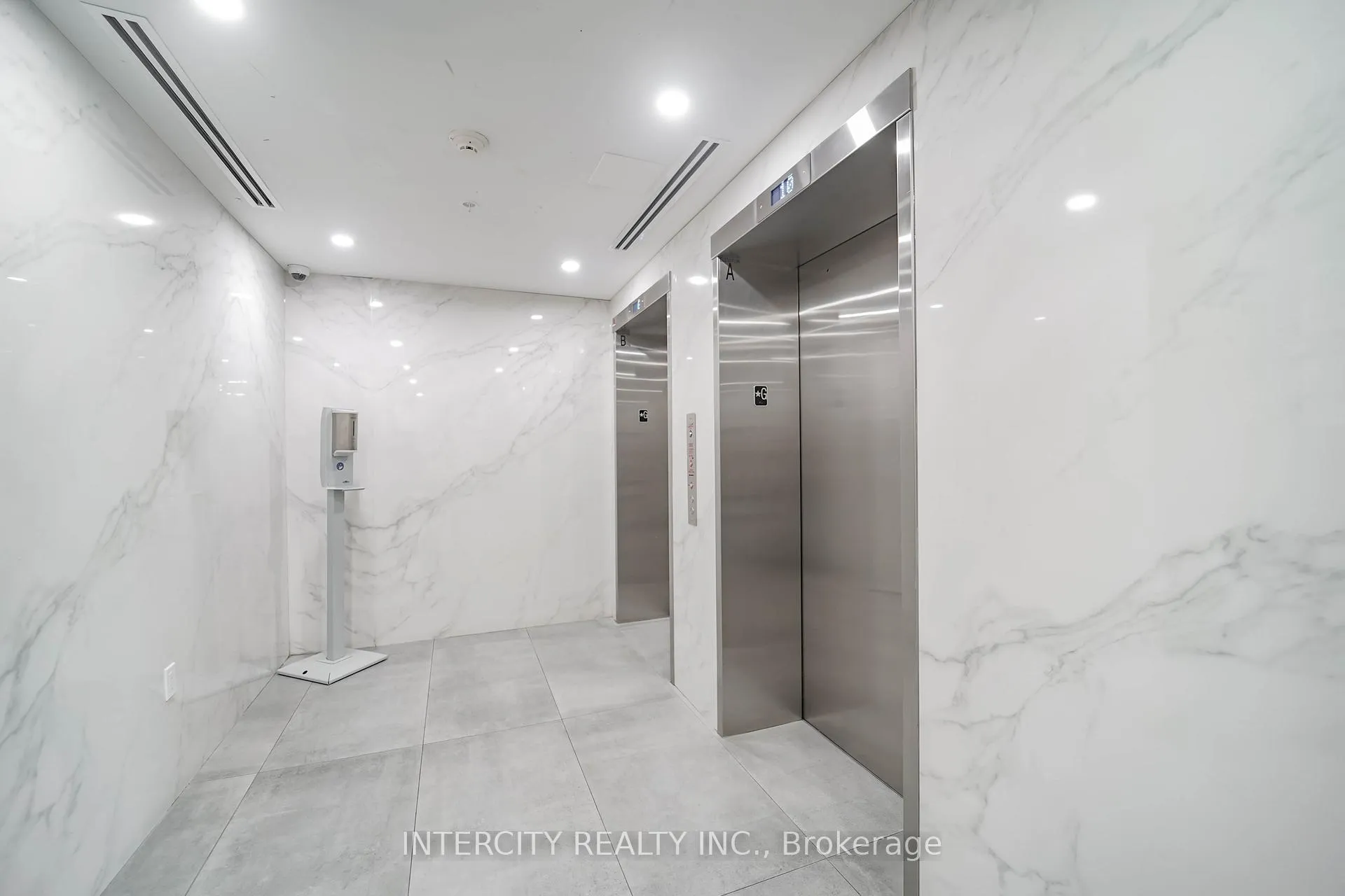 Photo 13 of Unit 611, 3237 Bayview Avenue, North York, Bayview Village — HOMEH