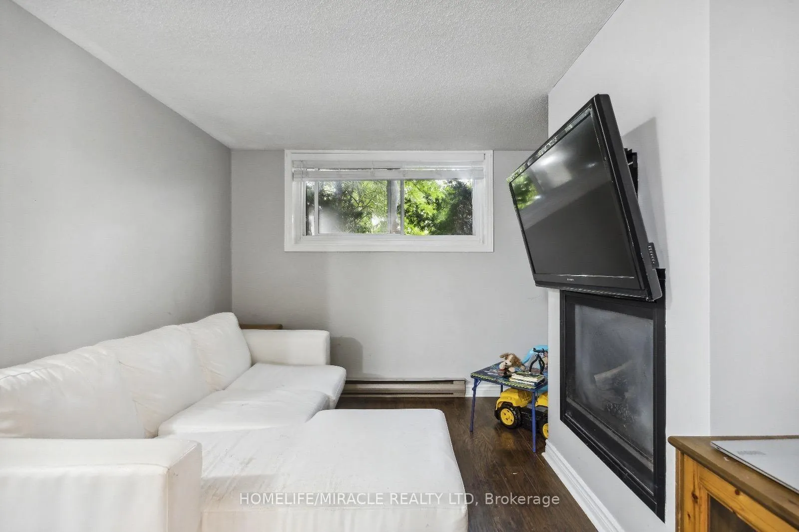 Photo 16 of Unit 2, 262 Patricia Avenue, Kitchener — HOMEH