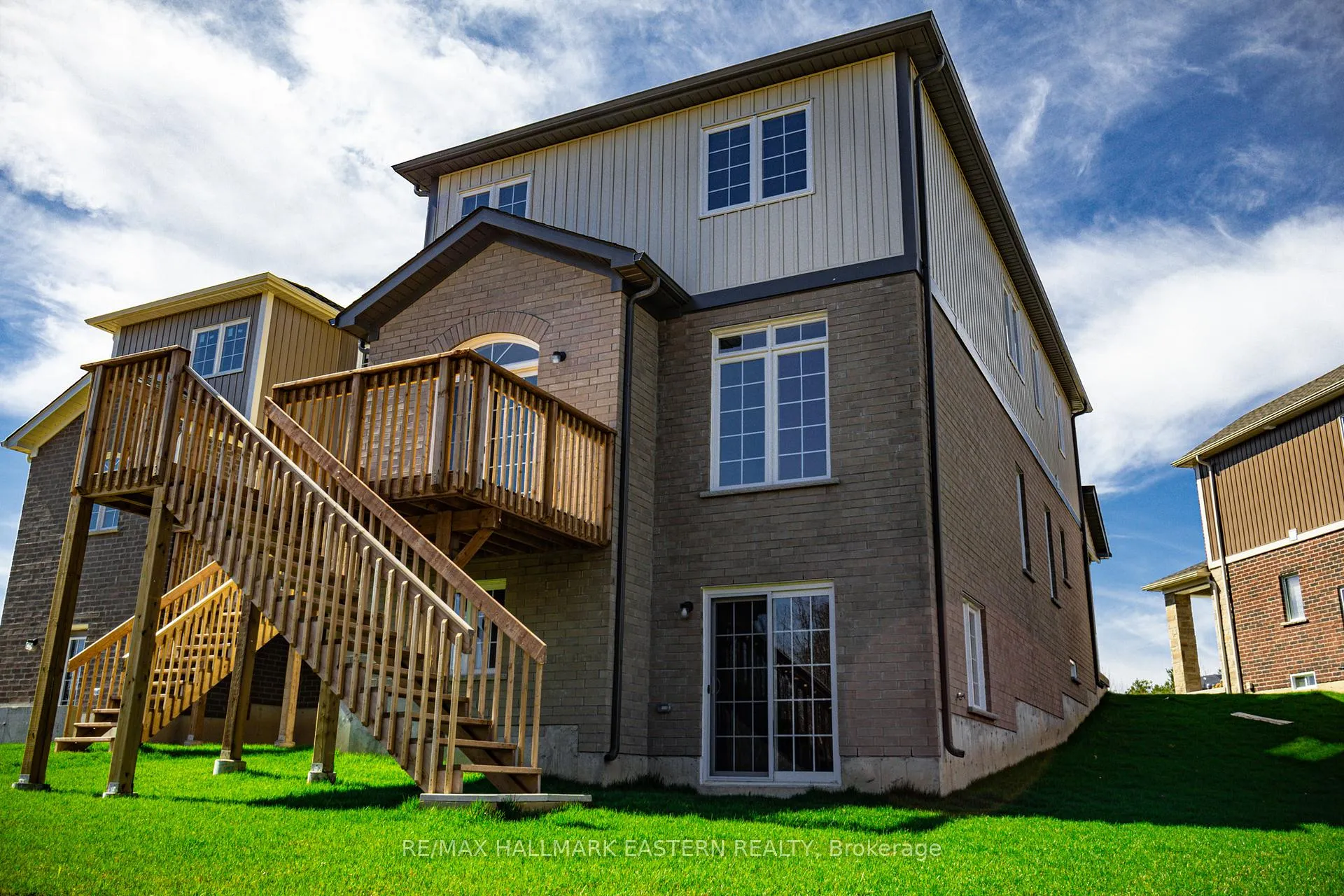 Photo 2 of 37 Coldbrook Drive, Cavan Monaghan, Cavan Twp — HOMEH