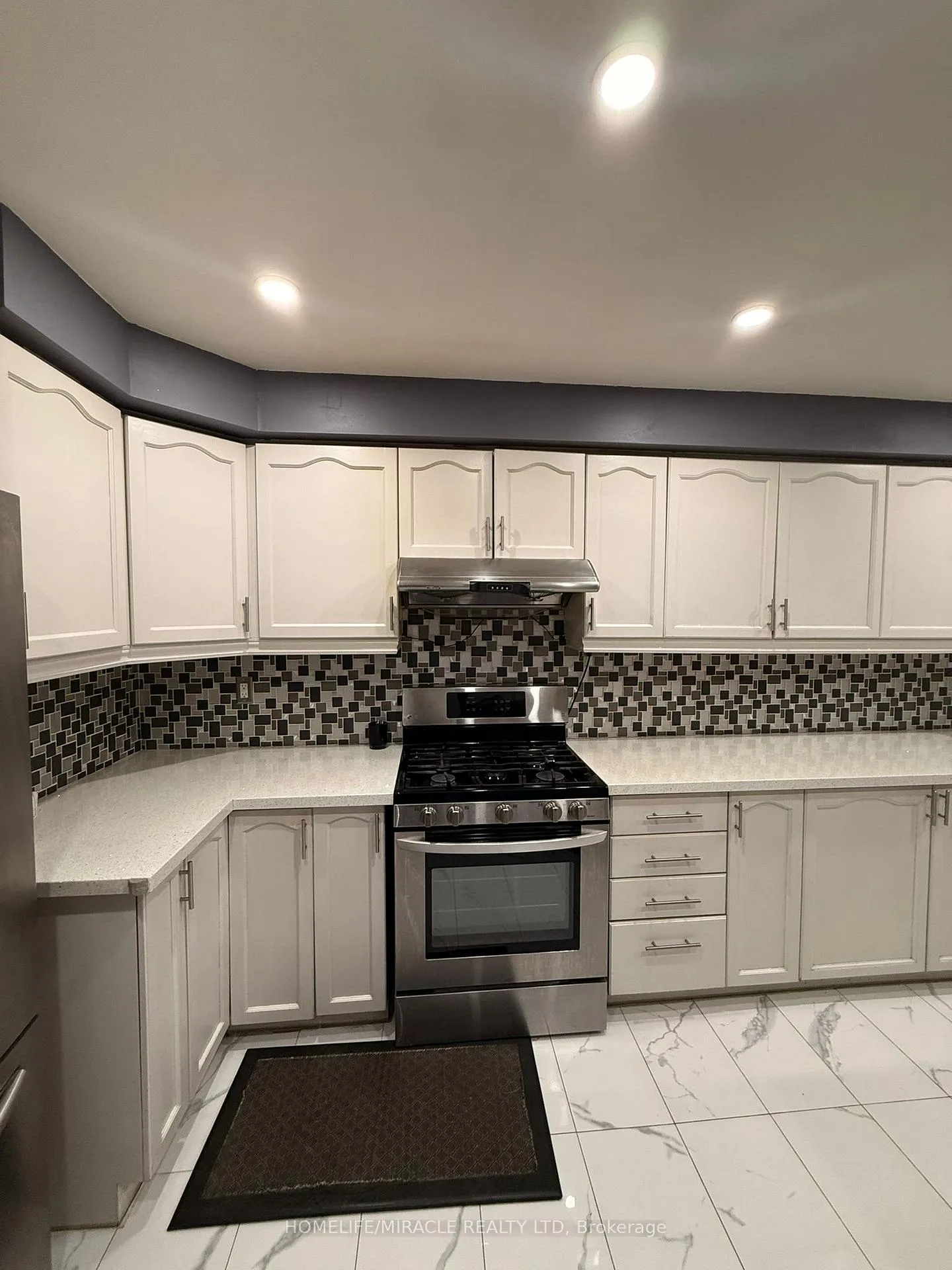 Photo 4 of 144 Sandyshores Drive W, Brampton, Sandringham-Wellington — HOMEH