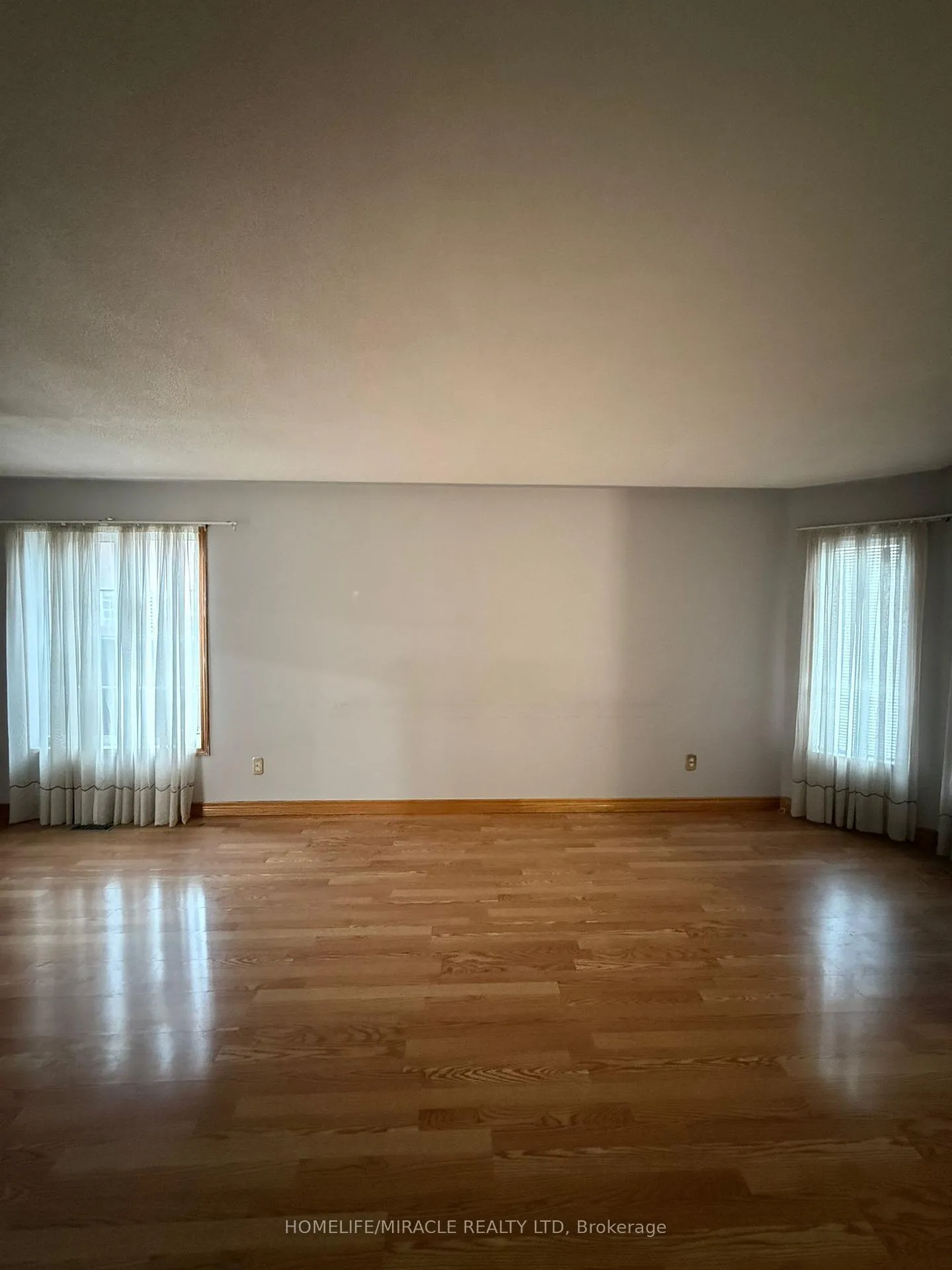 Photo 6 of 144 Sandyshores Drive W, Brampton, Sandringham-Wellington — HOMEH