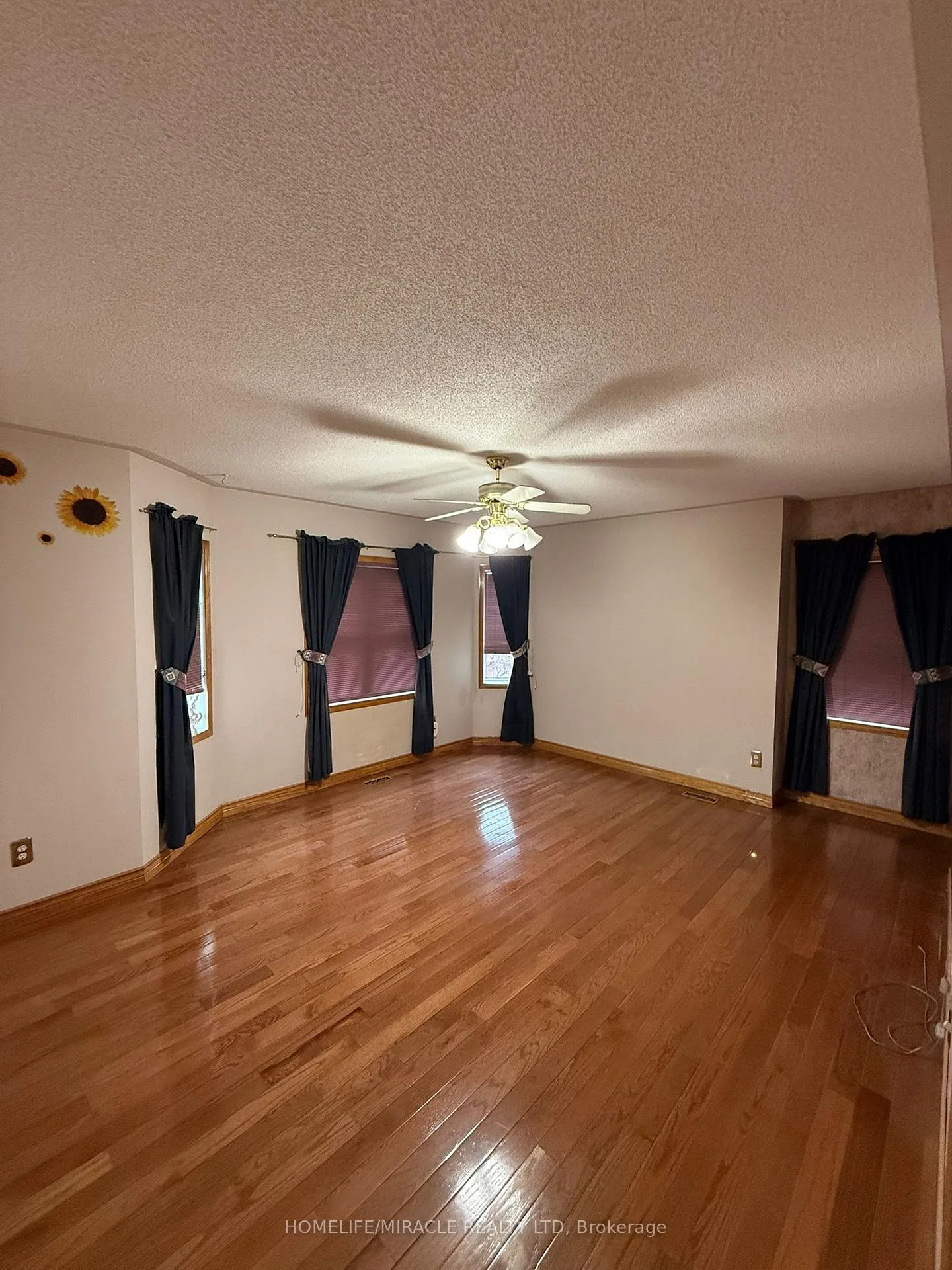 Photo 8 of 144 Sandyshores Drive W, Brampton, Sandringham-Wellington — HOMEH