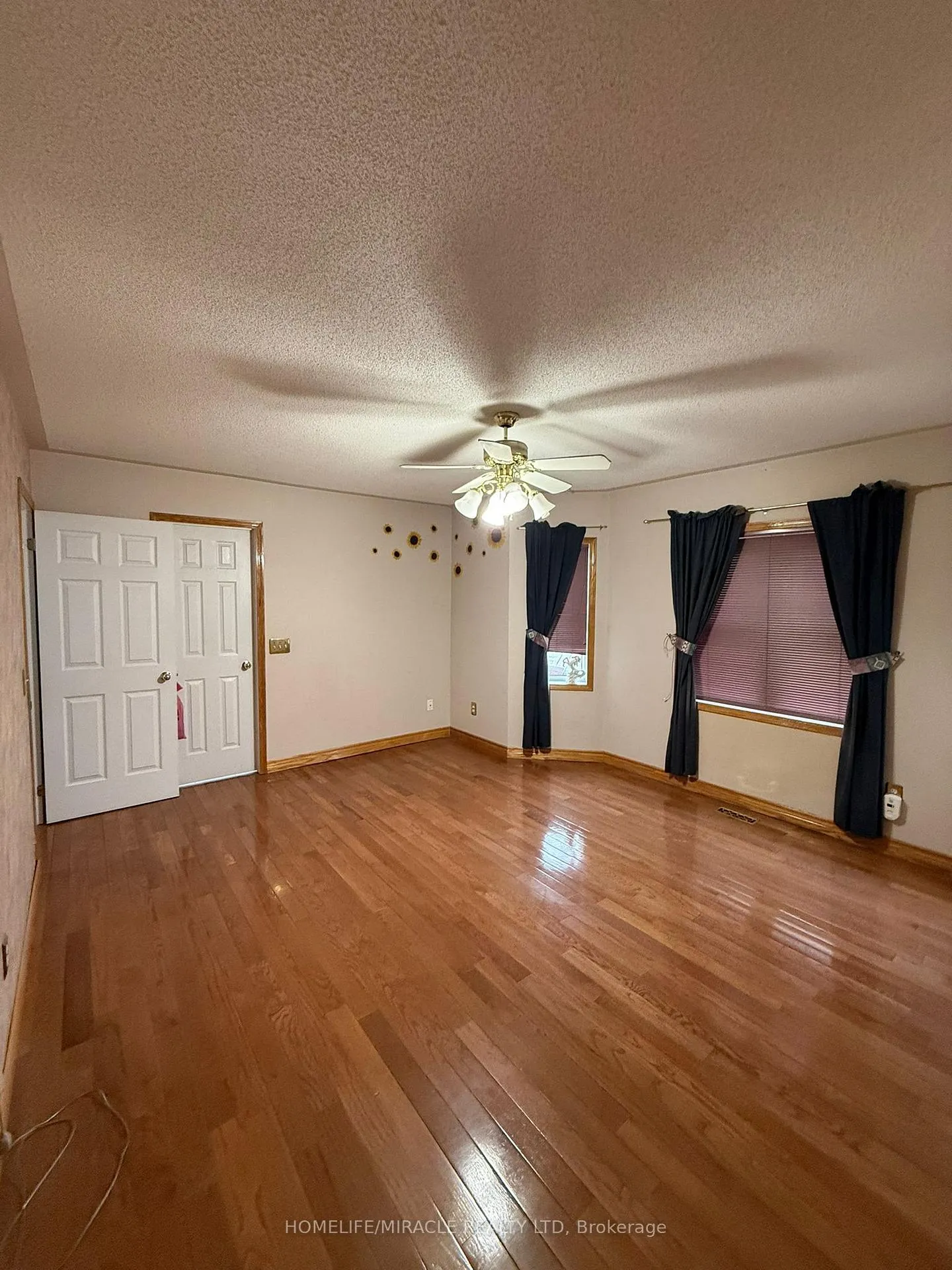 Photo 9 of 144 Sandyshores Drive W, Brampton, Sandringham-Wellington — HOMEH