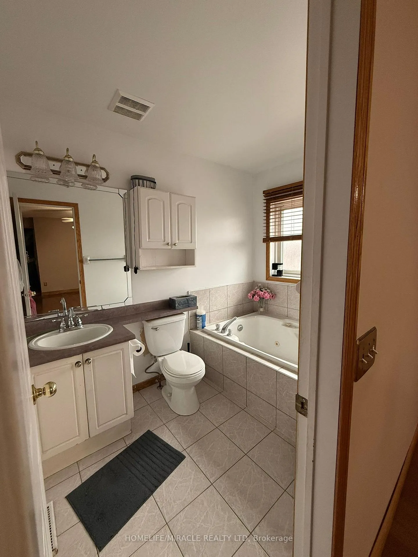 Photo 10 of 144 Sandyshores Drive W, Brampton, Sandringham-Wellington — HOMEH