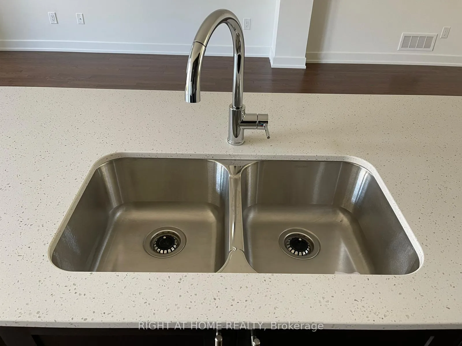 Photo 6 of 640 Rathburn Lane, Ottawa, Leitrim — HOMEH
