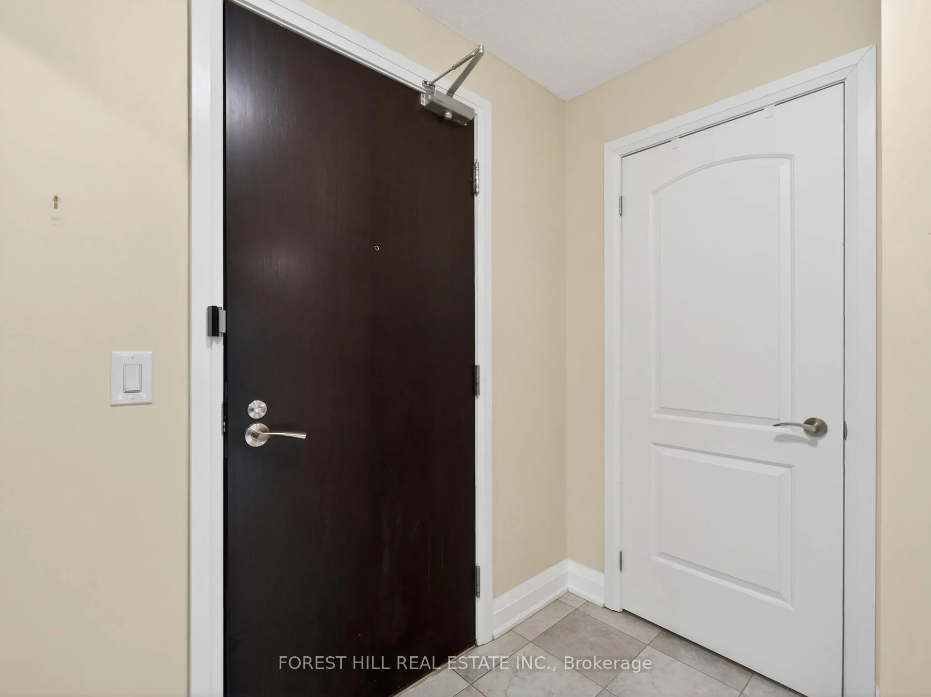 Photo 4 of Unit 210, 30 North Park Road, Vaughan, Beverley Glen — HOMEH